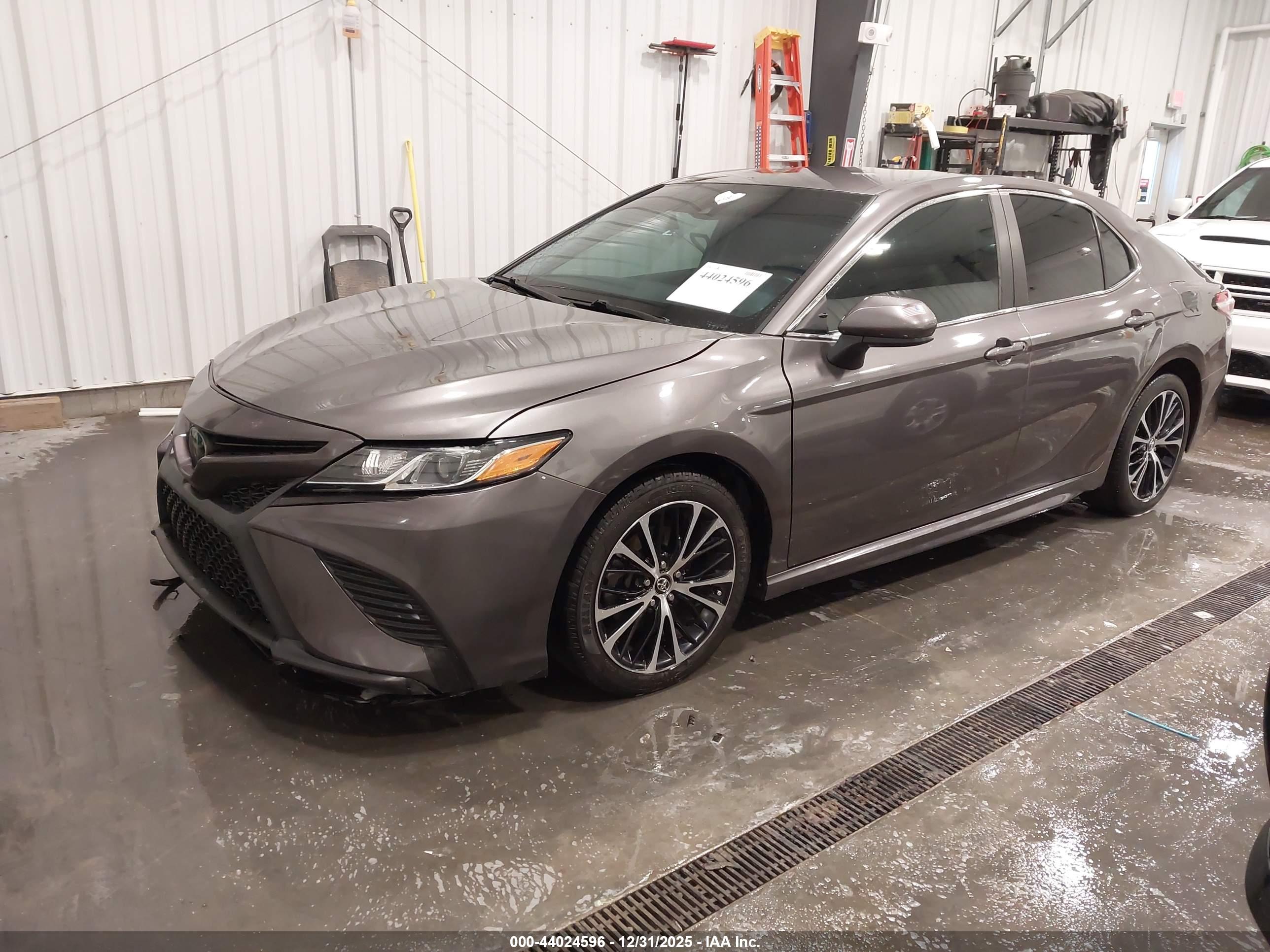 TOYOTA CAMRY image 2