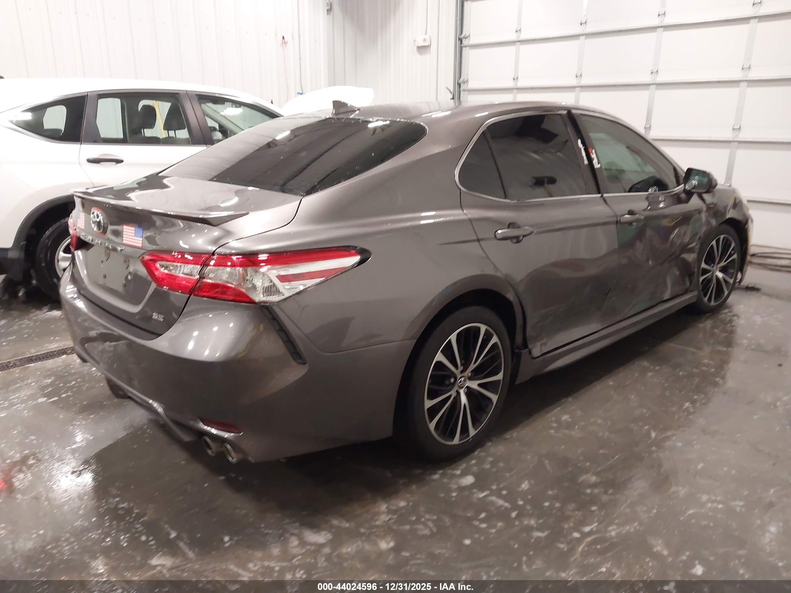 TOYOTA CAMRY image 4