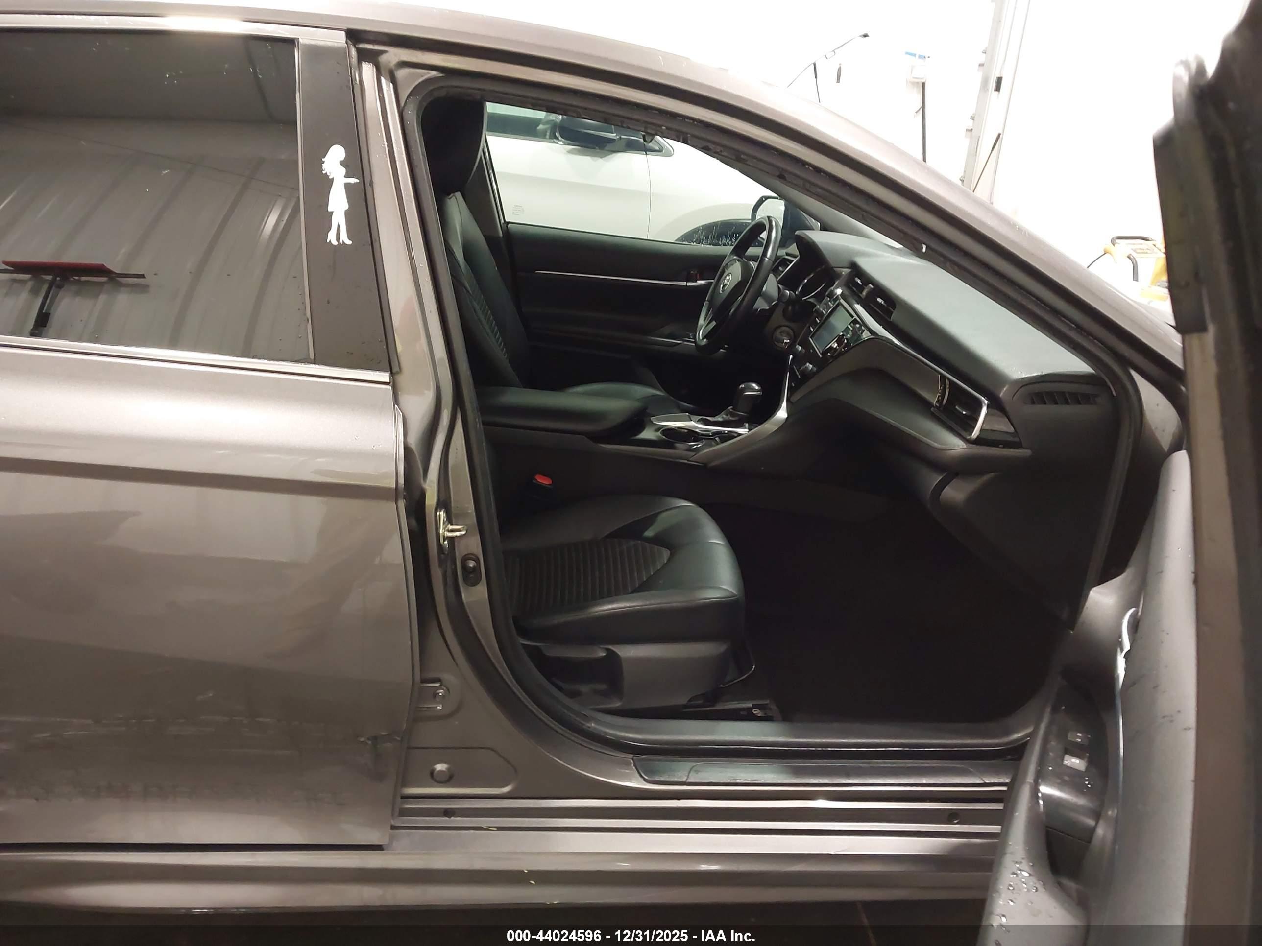 TOYOTA CAMRY image 5