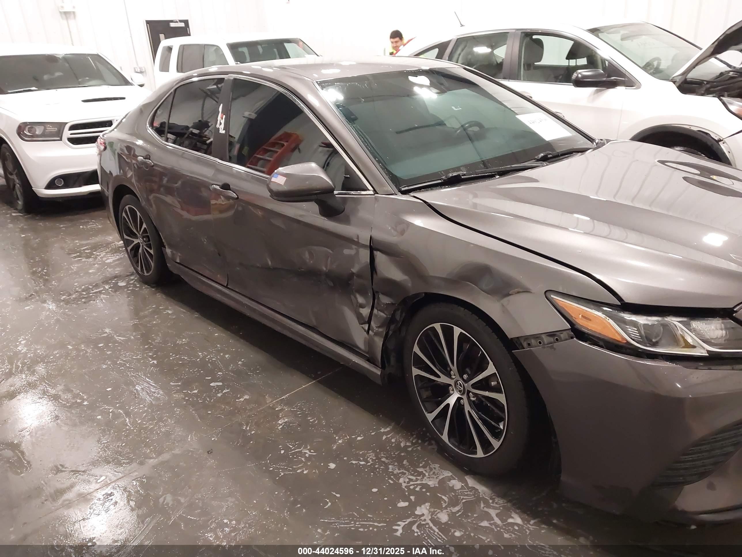 TOYOTA CAMRY image 6