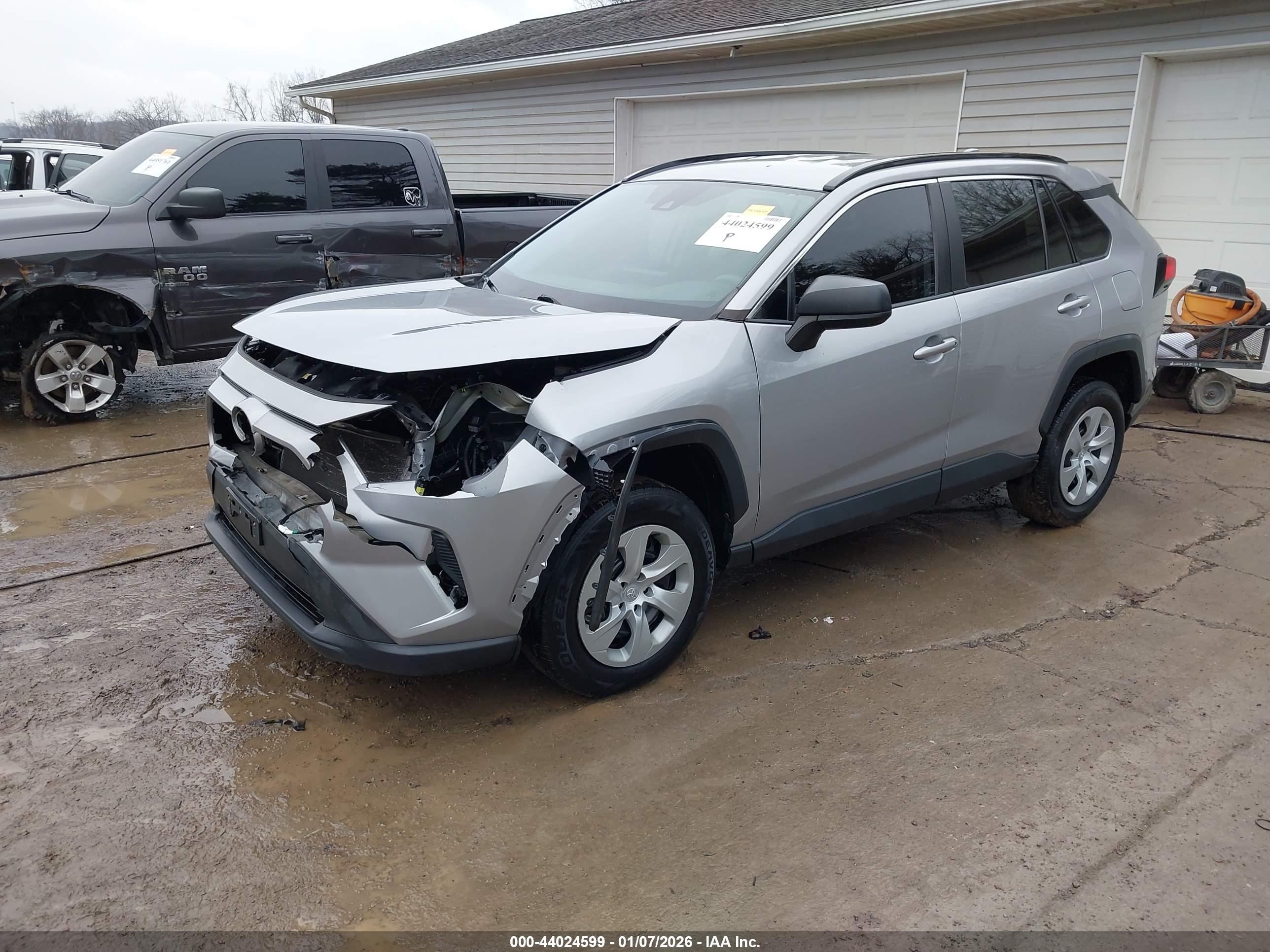 TOYOTA RAV4 image 2