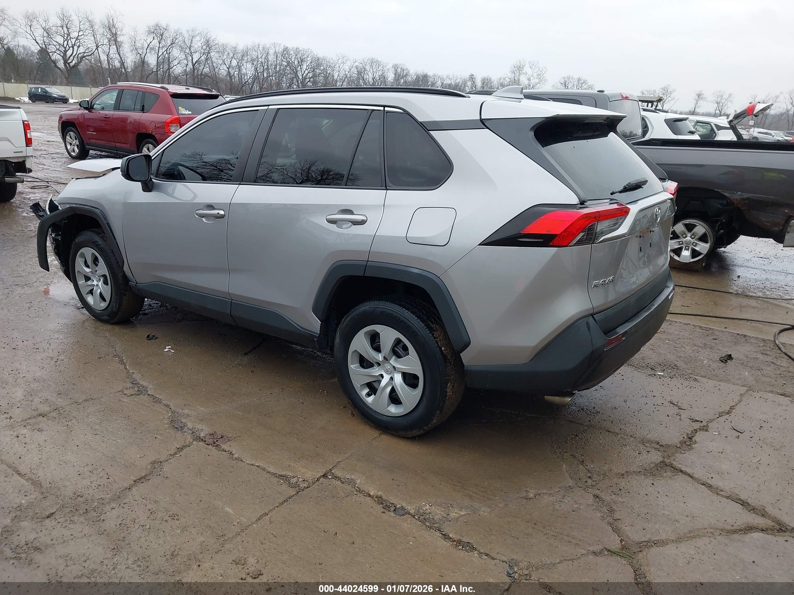 TOYOTA RAV4 image 3