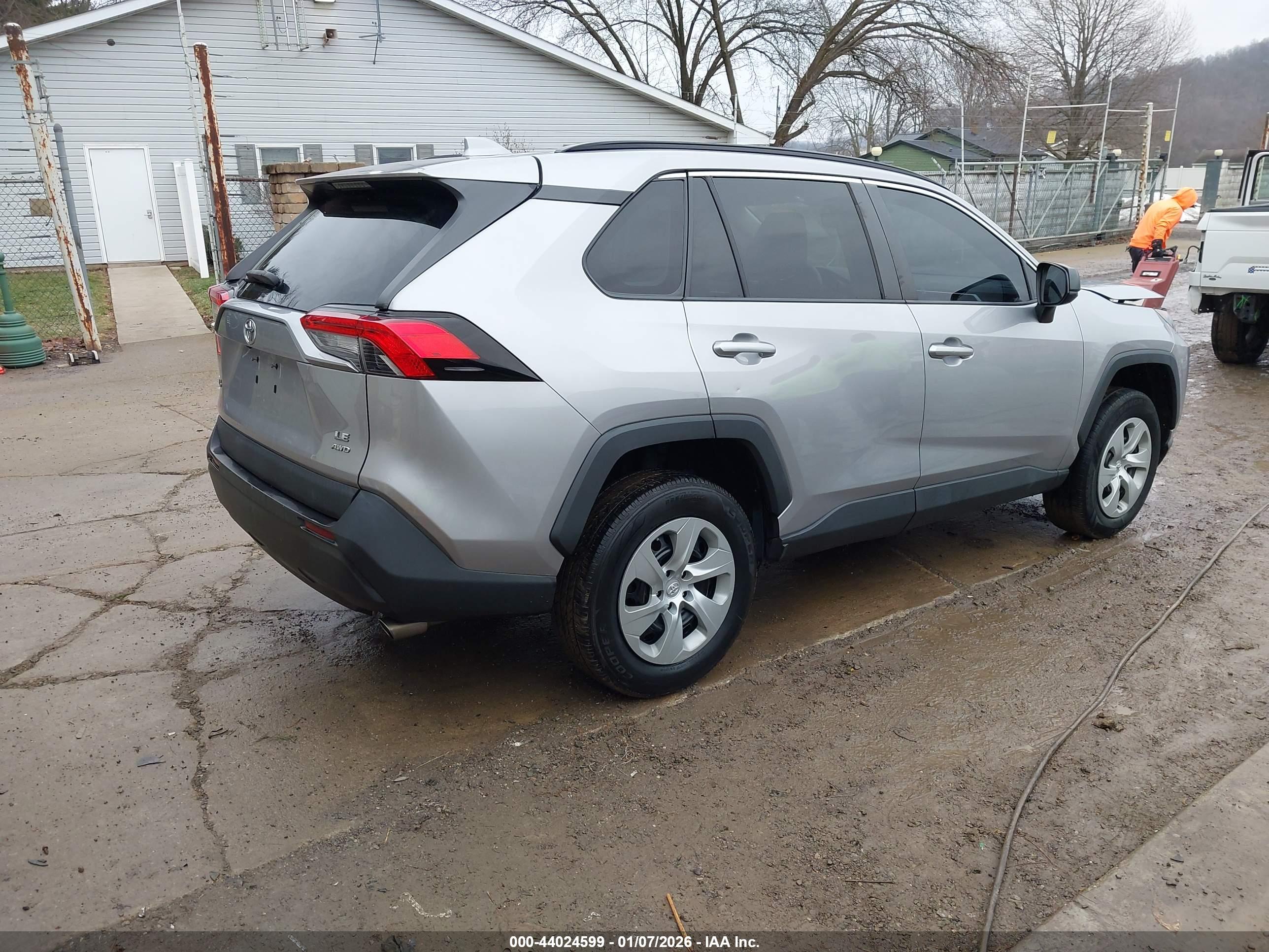 TOYOTA RAV4 image 4