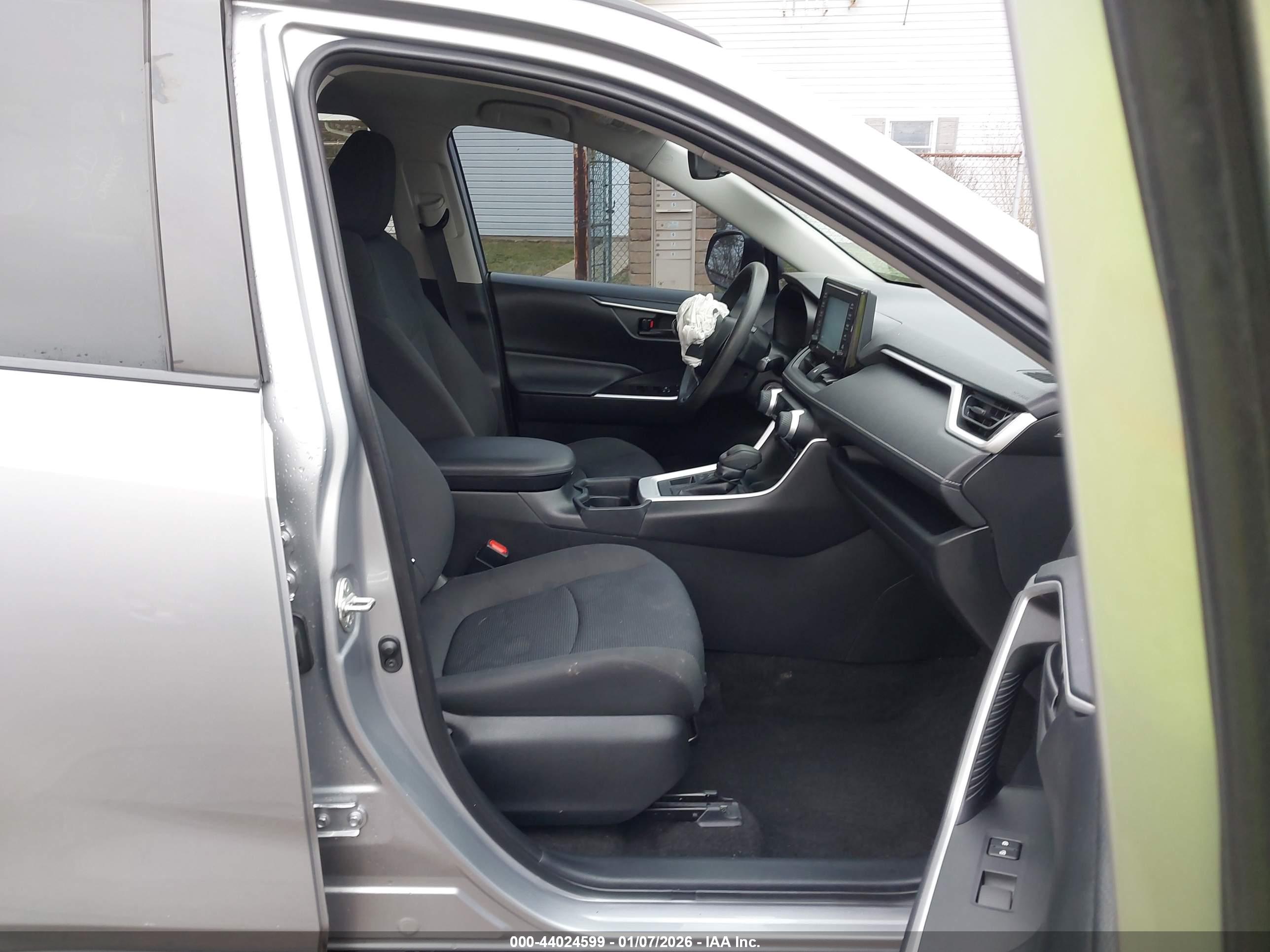TOYOTA RAV4 image 5