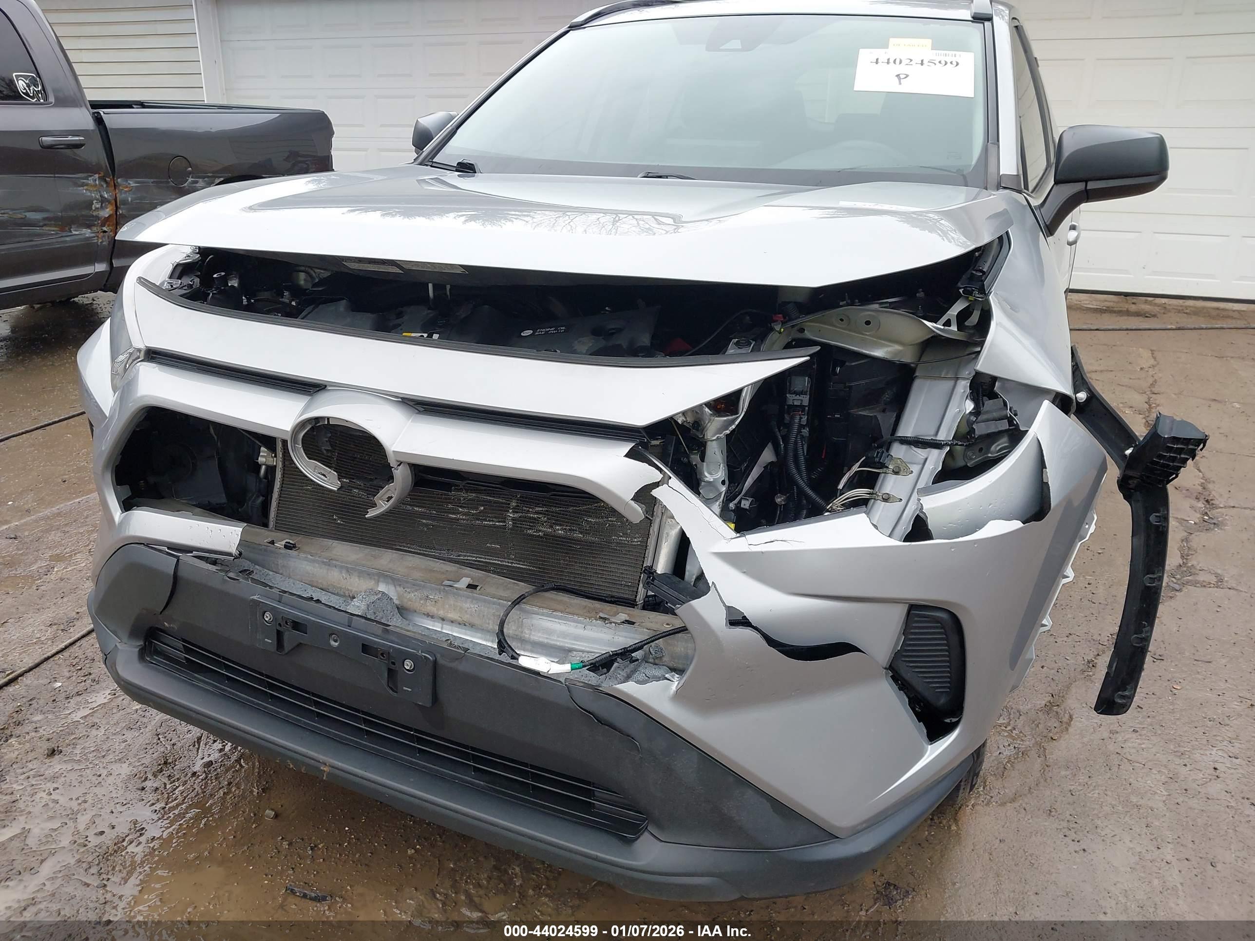 TOYOTA RAV4 image 6