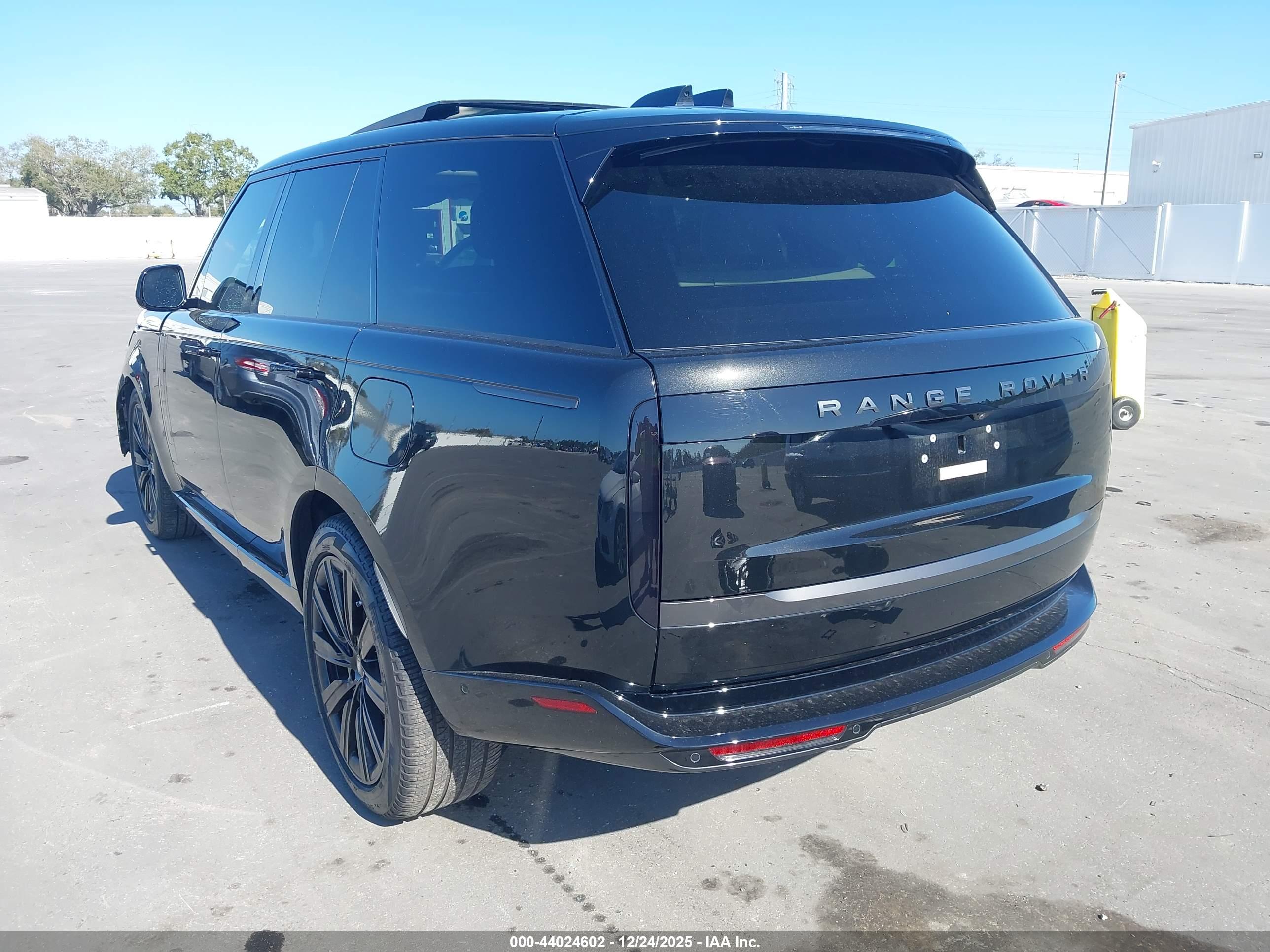 LAND ROVER image 3
