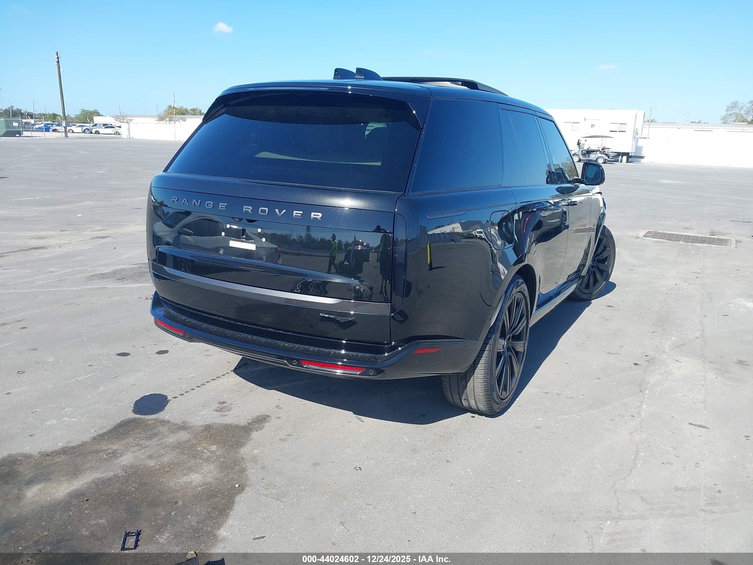 LAND ROVER image 4