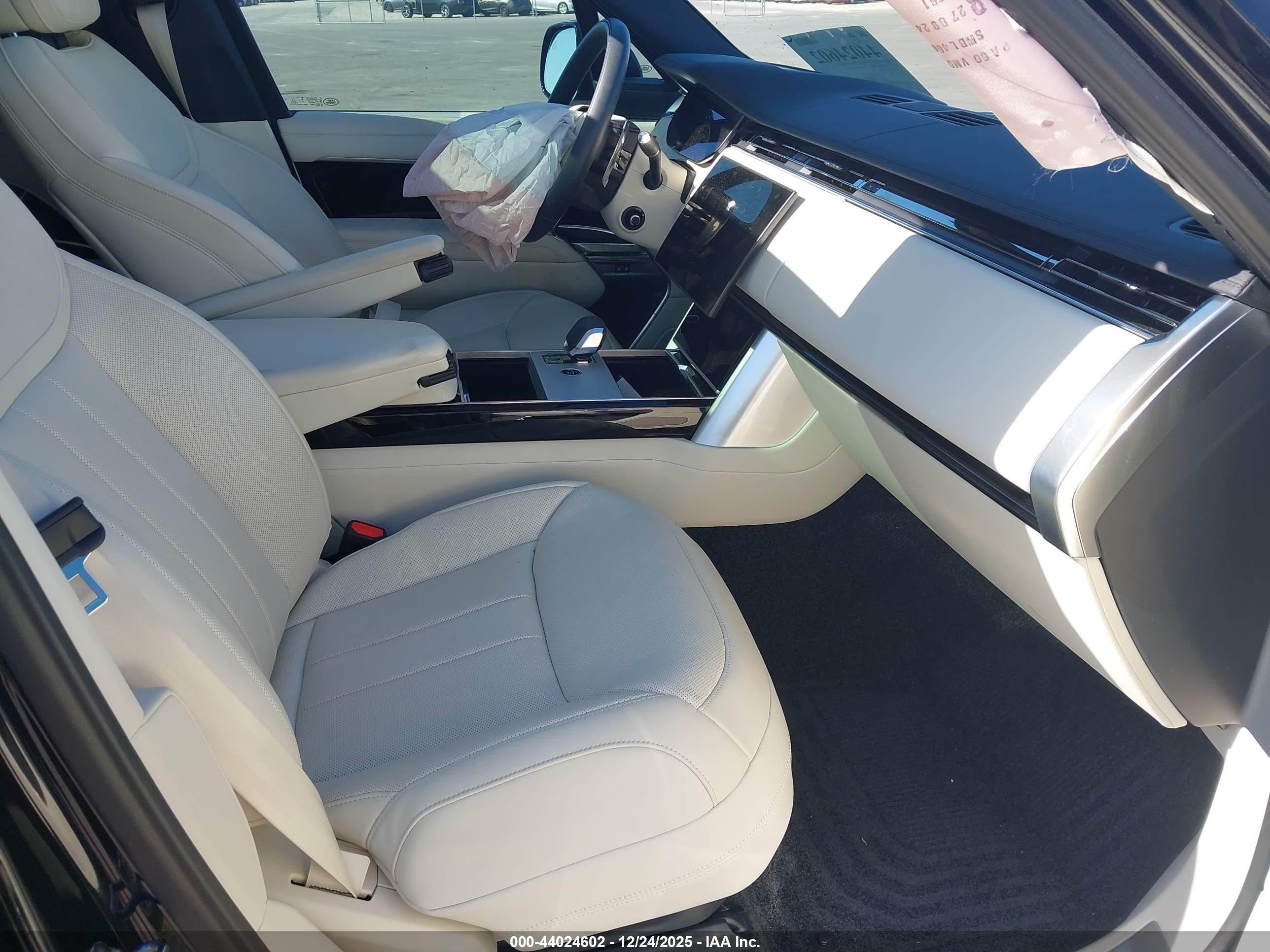 LAND ROVER image 5