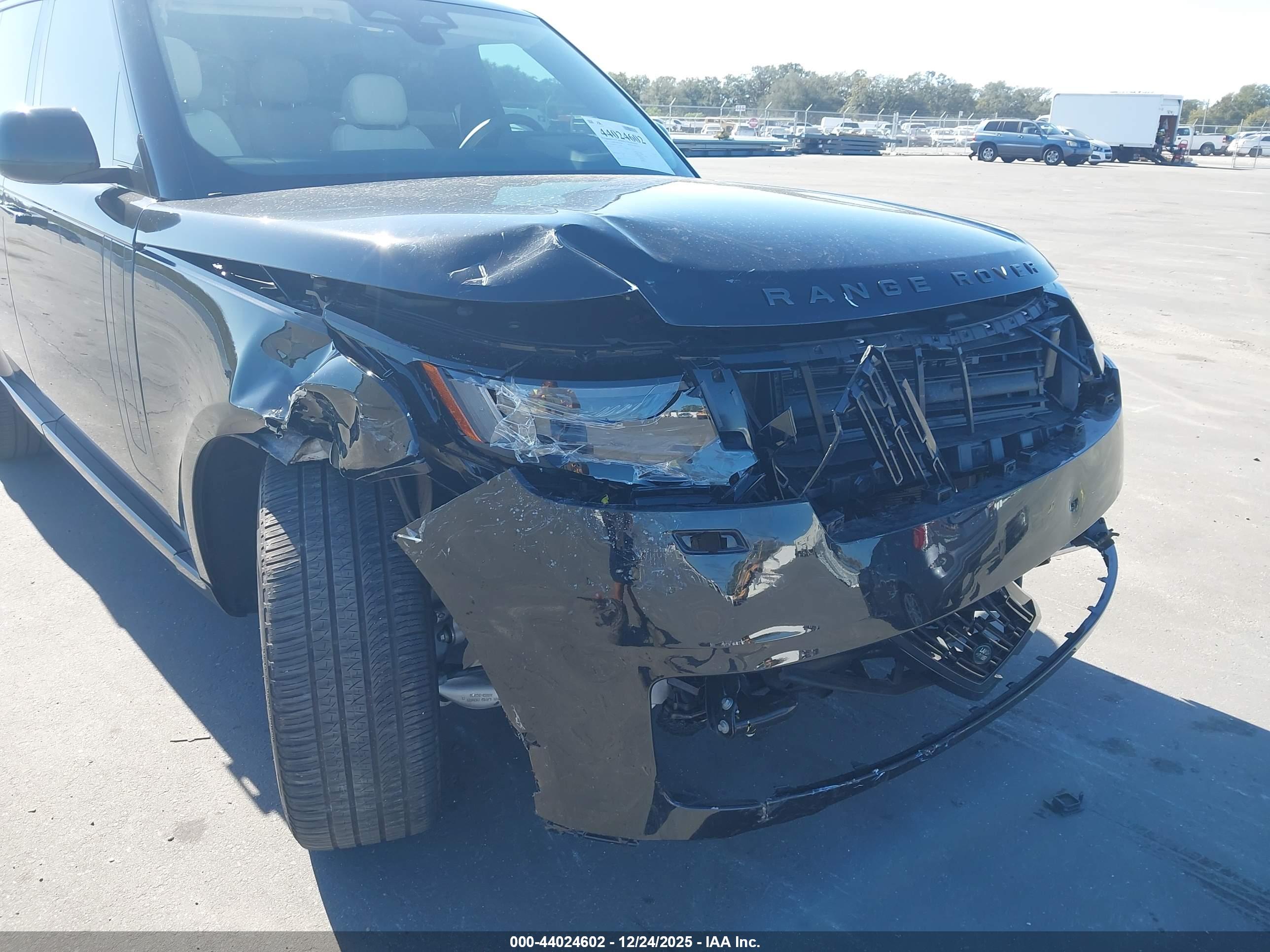 LAND ROVER image 6