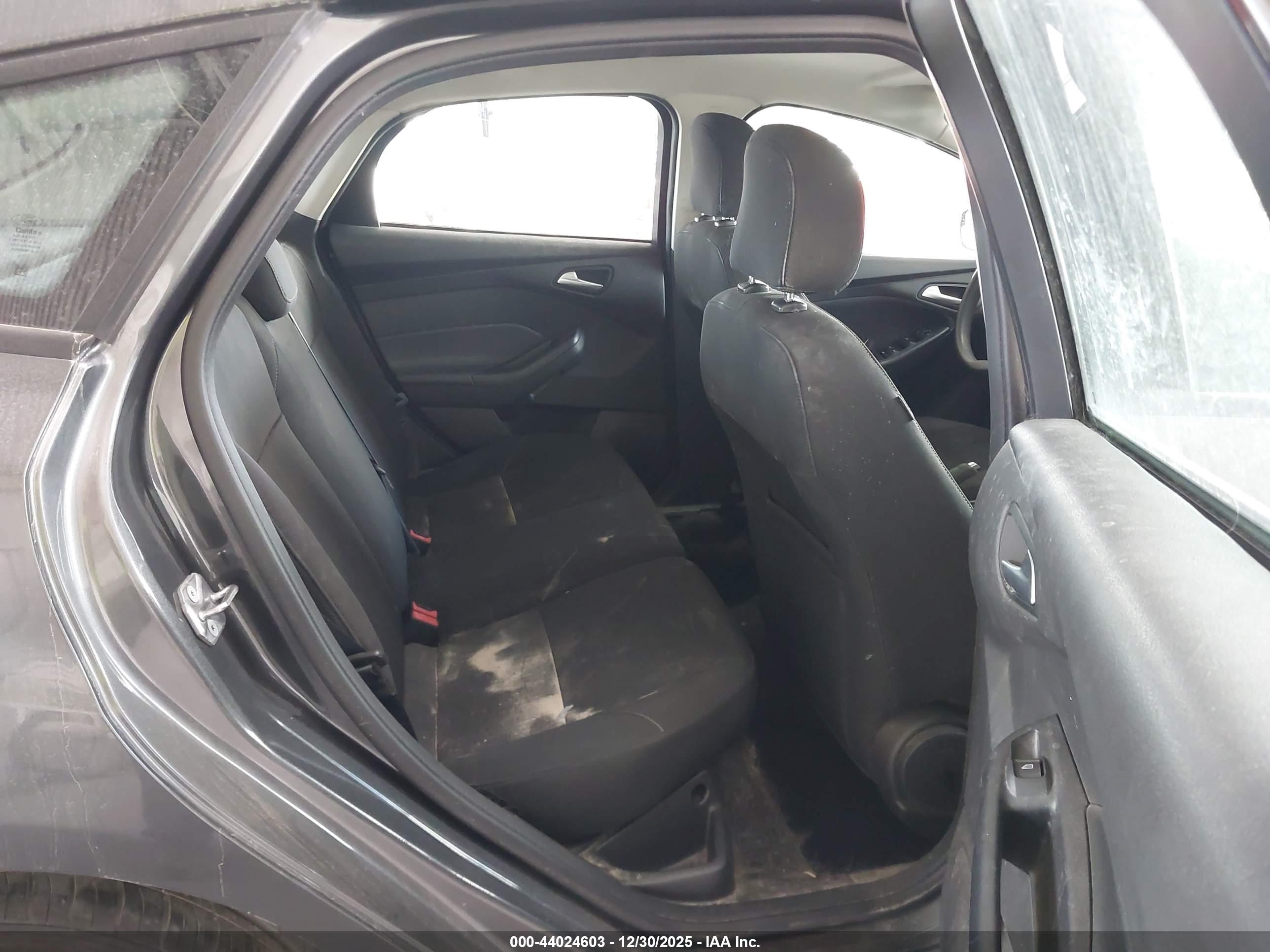 FORD FOCUS image 8