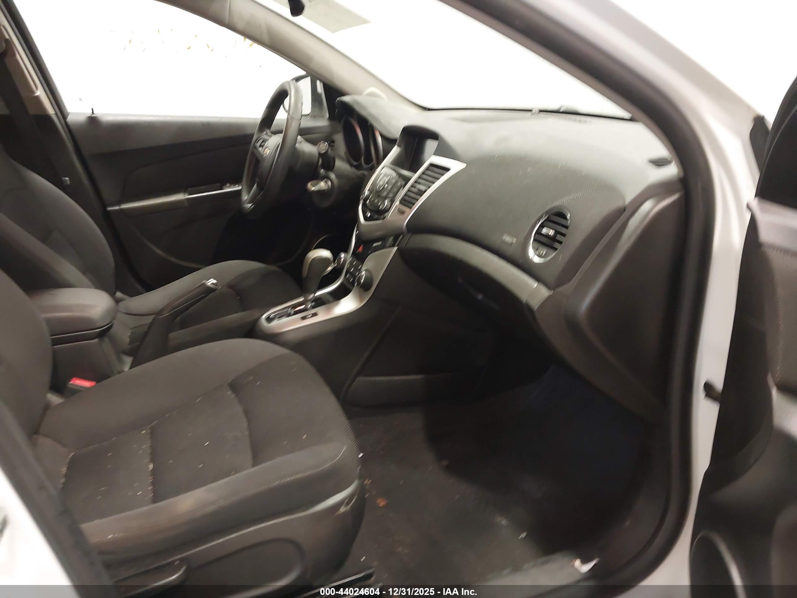 CHEVROLET CRUZE image 5