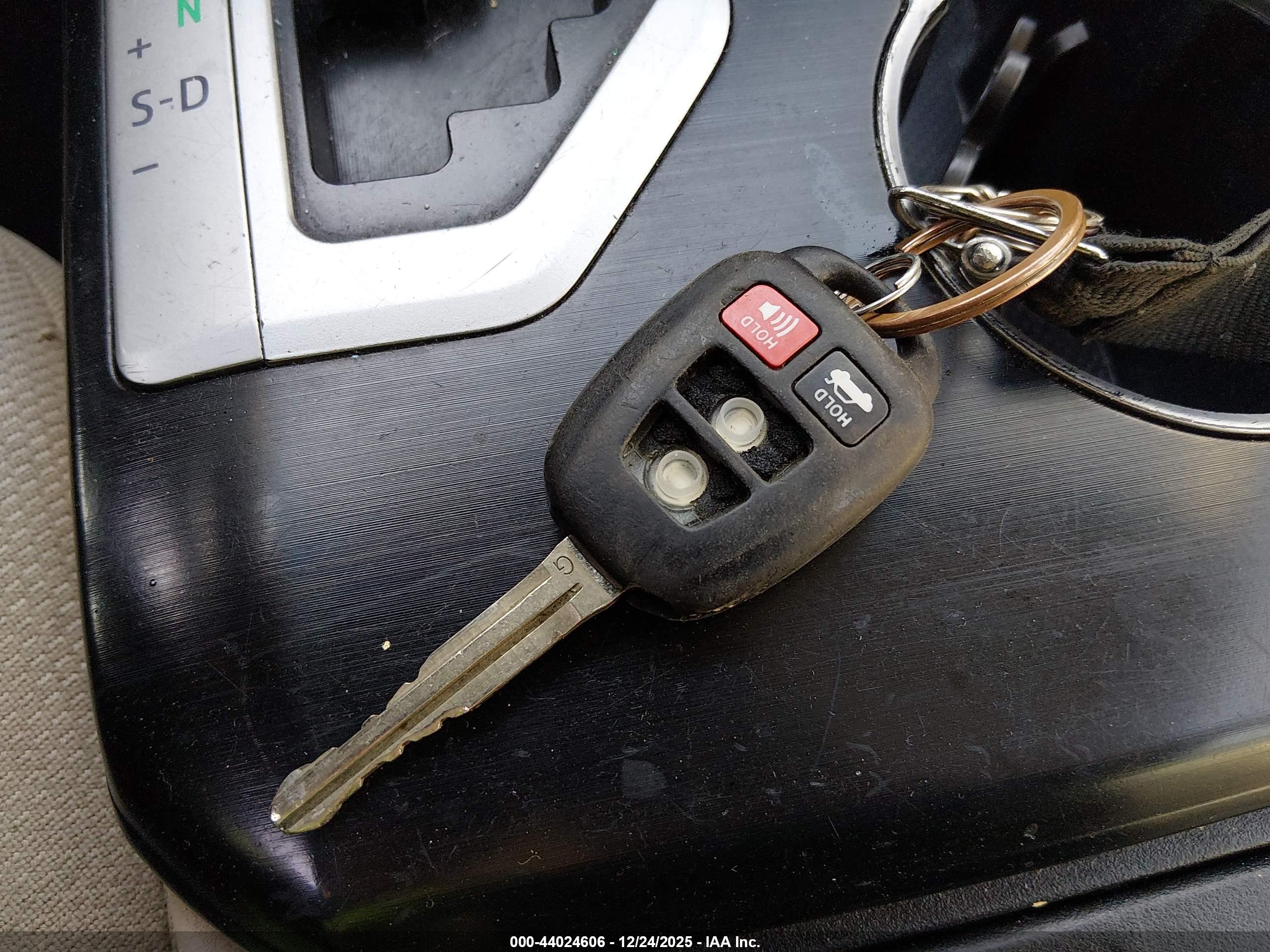 TOYOTA CAMRY image 11
