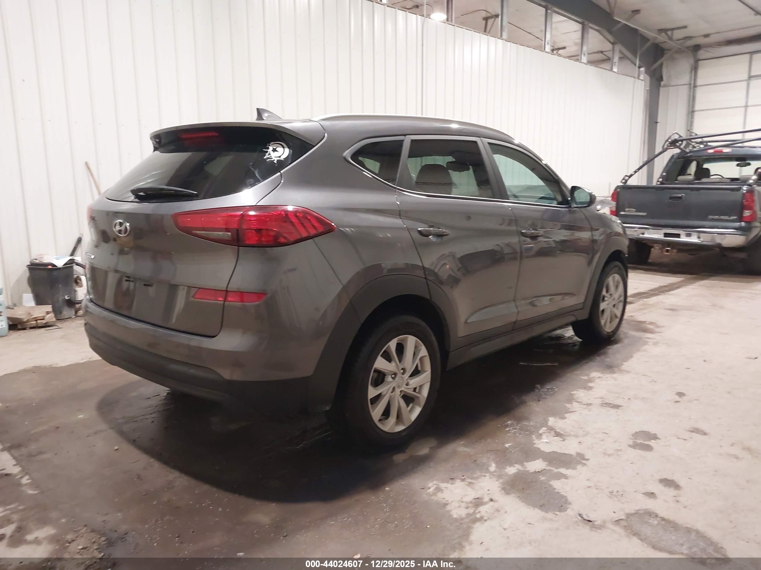 HYUNDAI TUCSON image 4