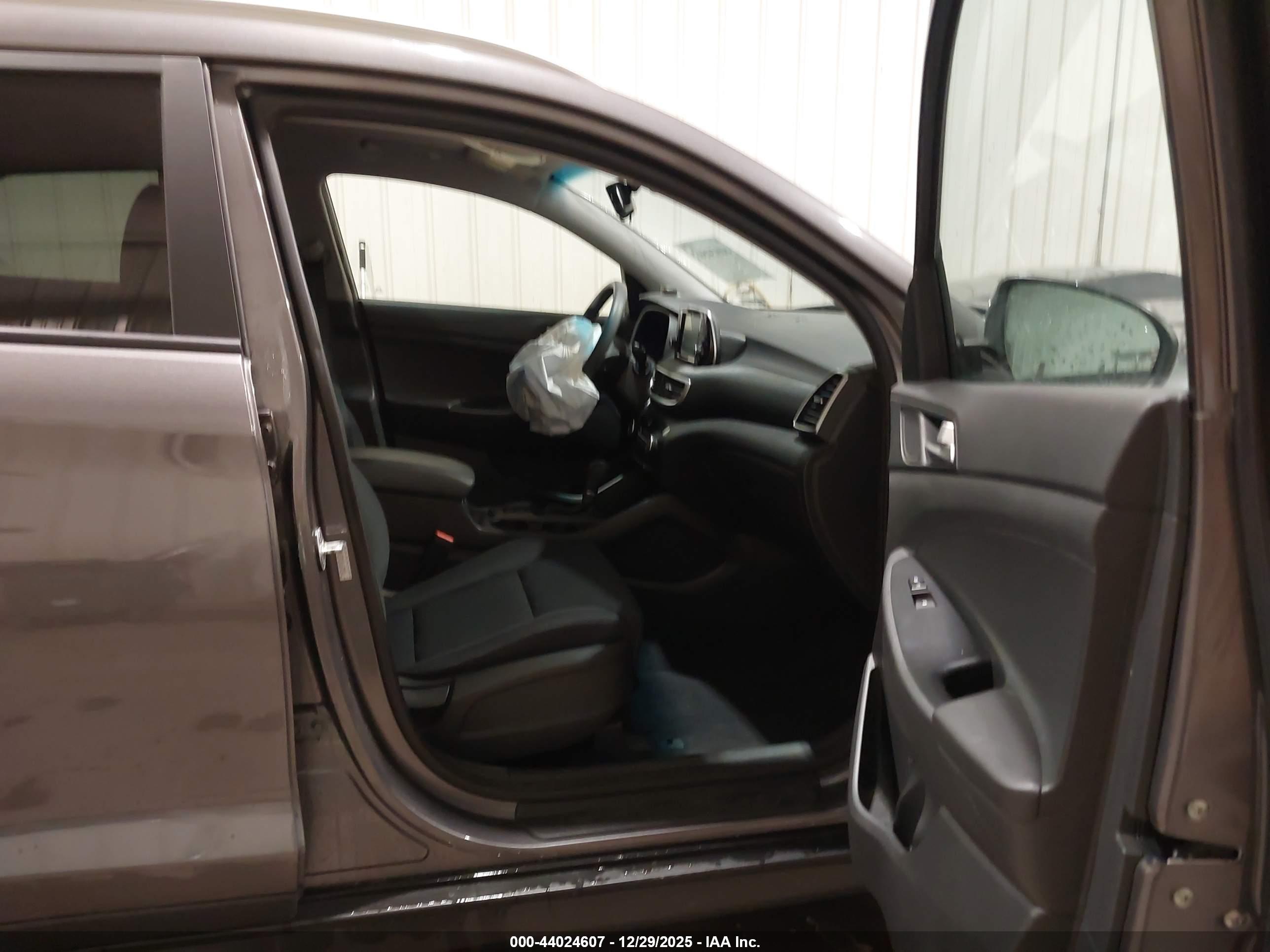 HYUNDAI TUCSON image 5