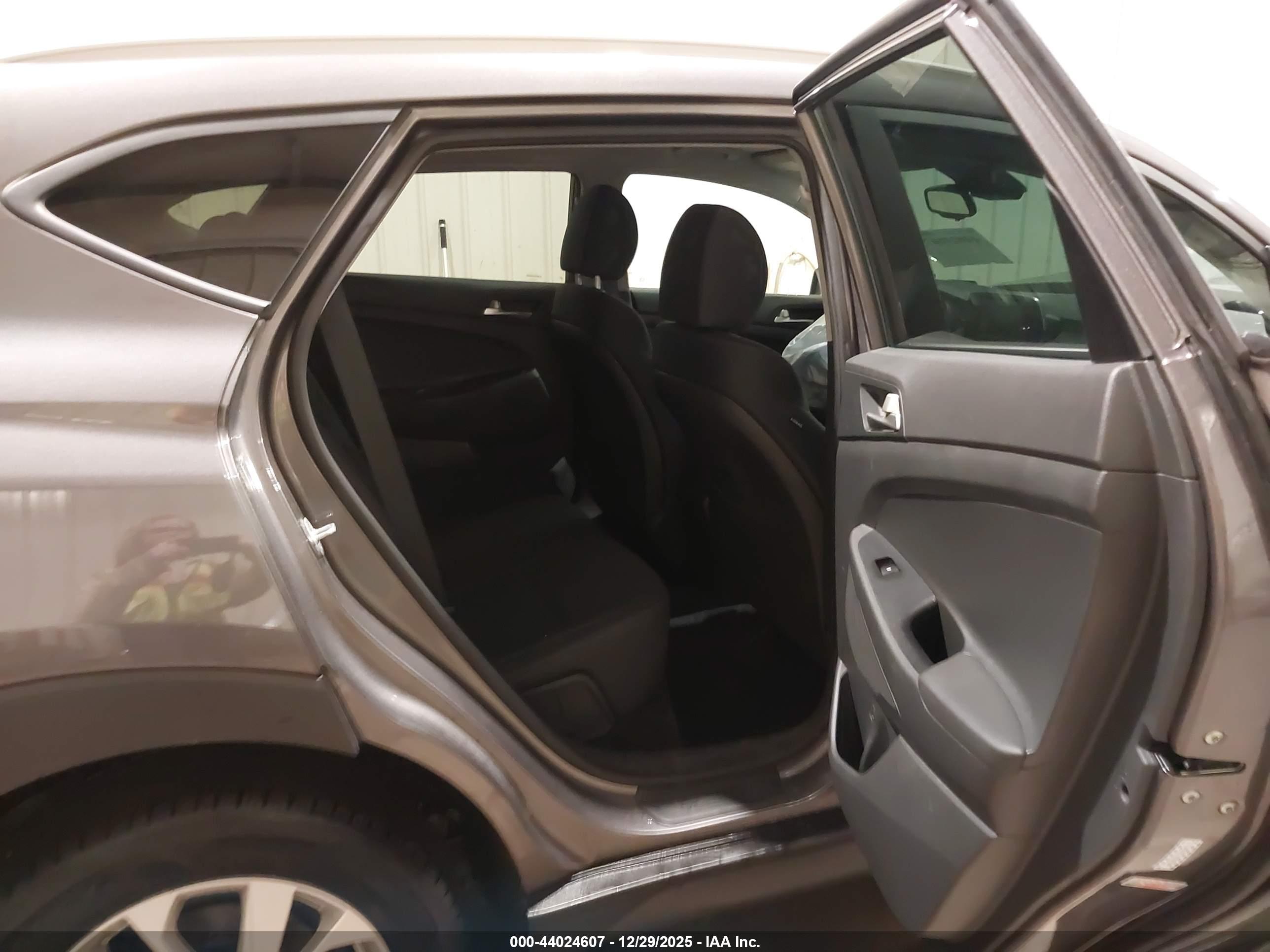 HYUNDAI TUCSON image 8