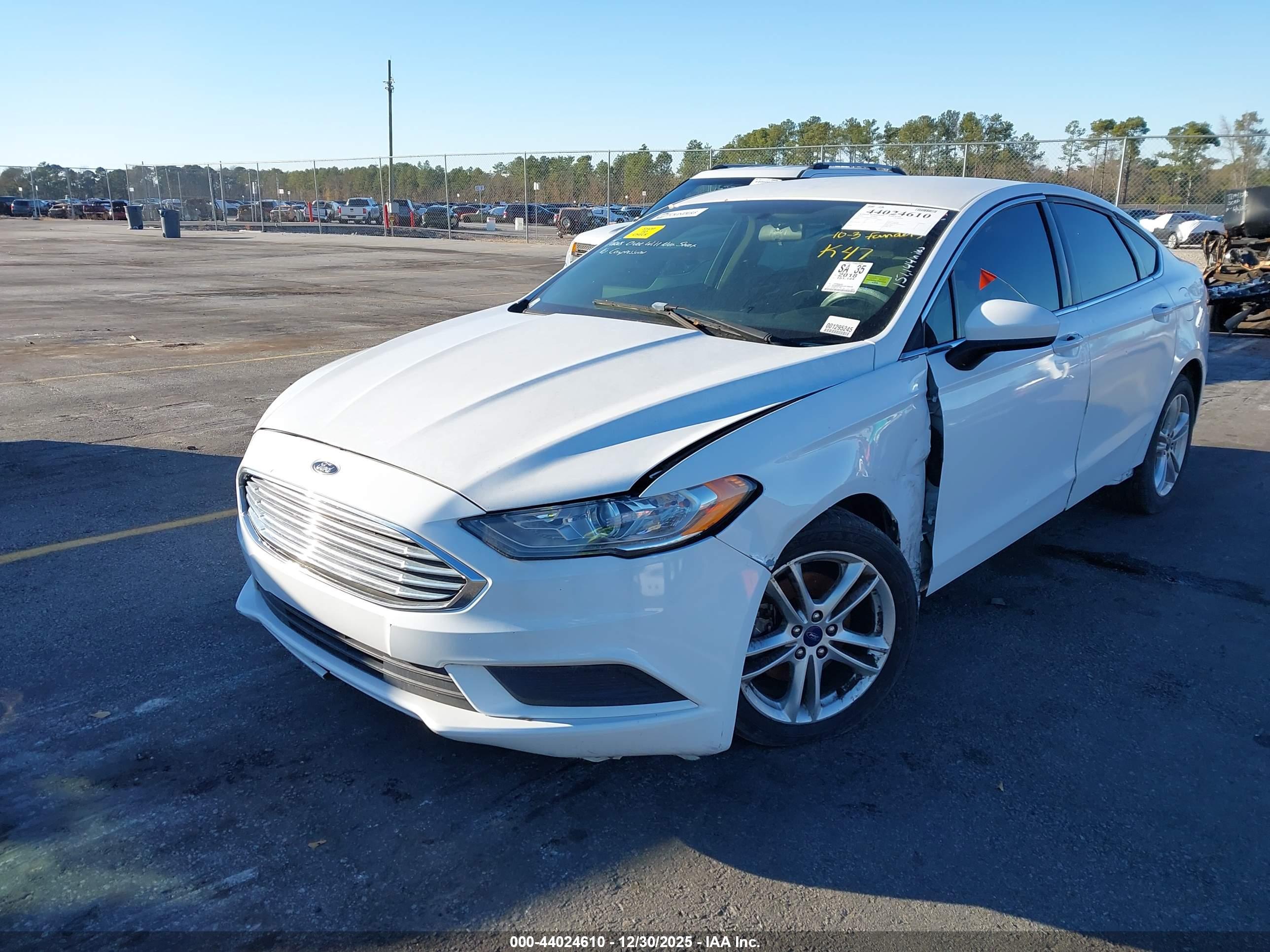 FORD FUSION image 2