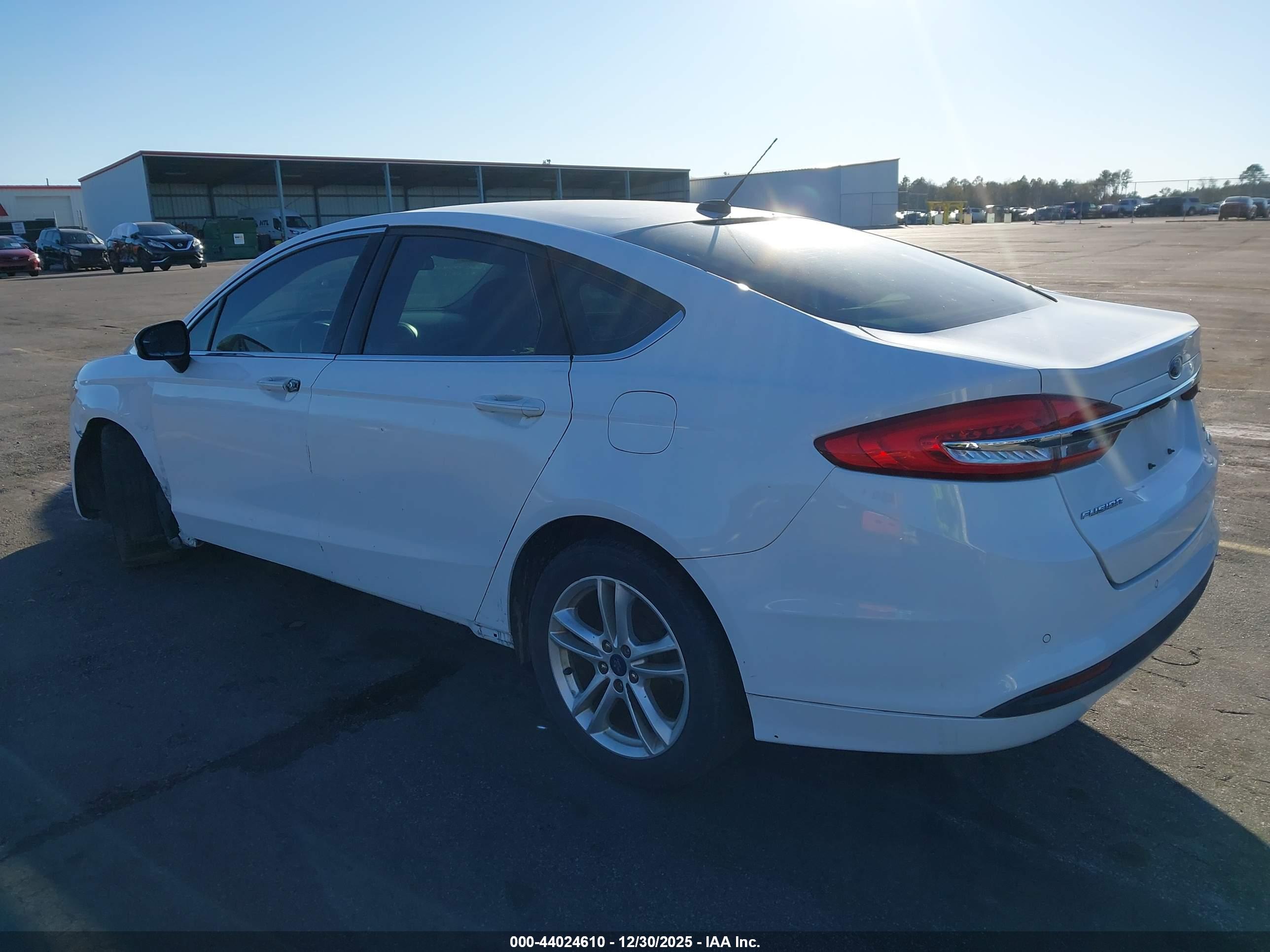FORD FUSION image 3