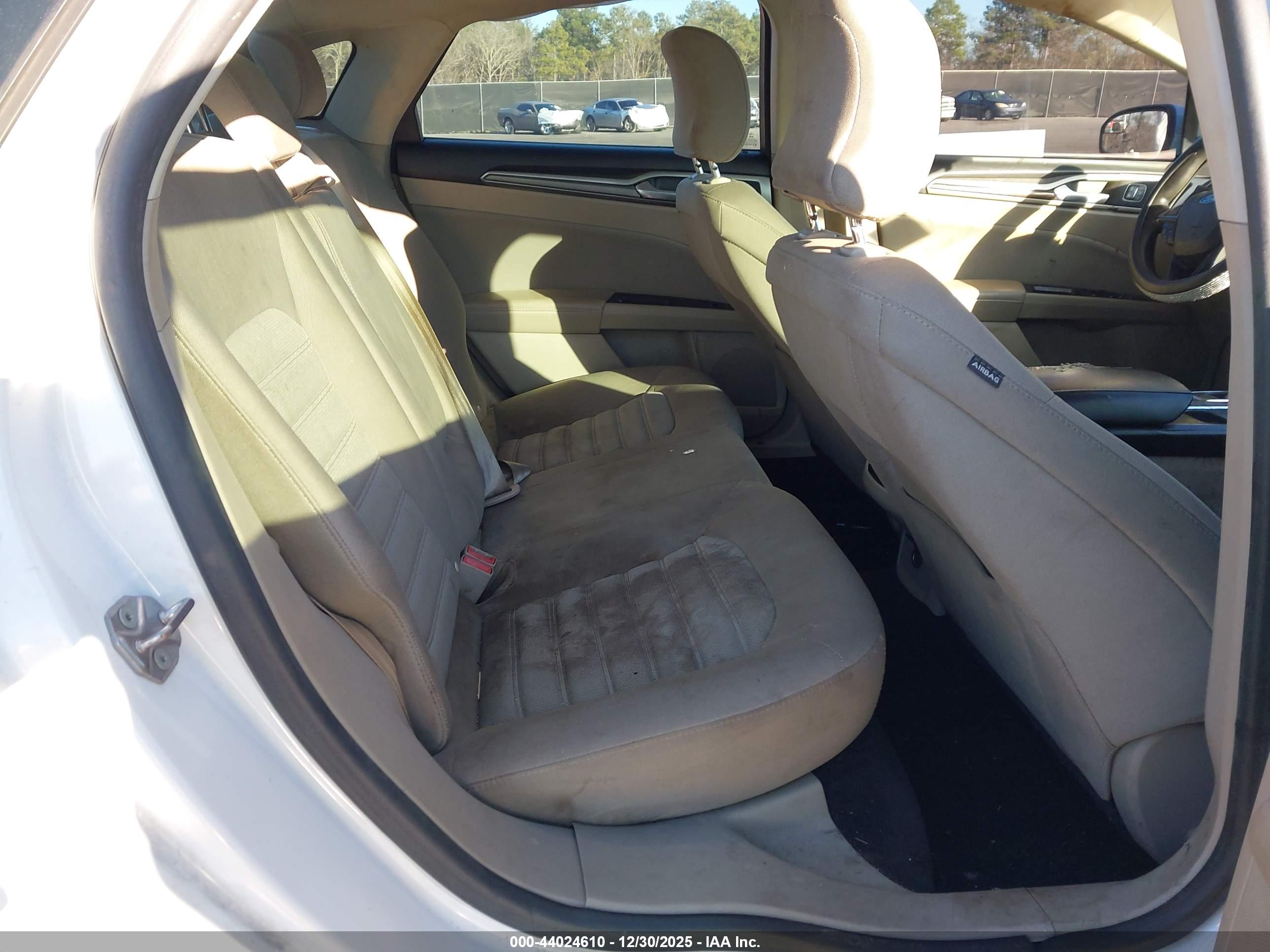 FORD FUSION image 8