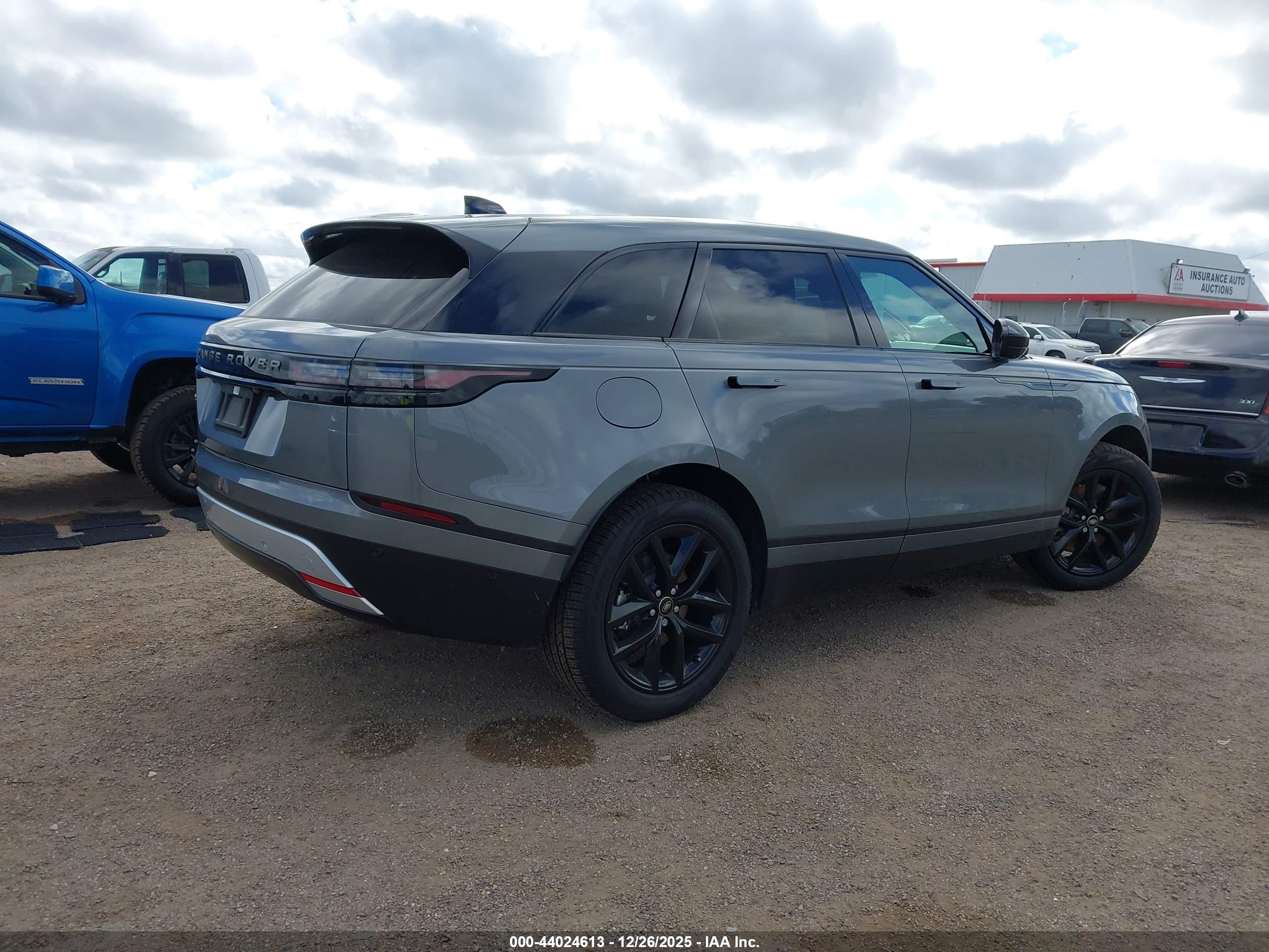 LAND ROVER image 4