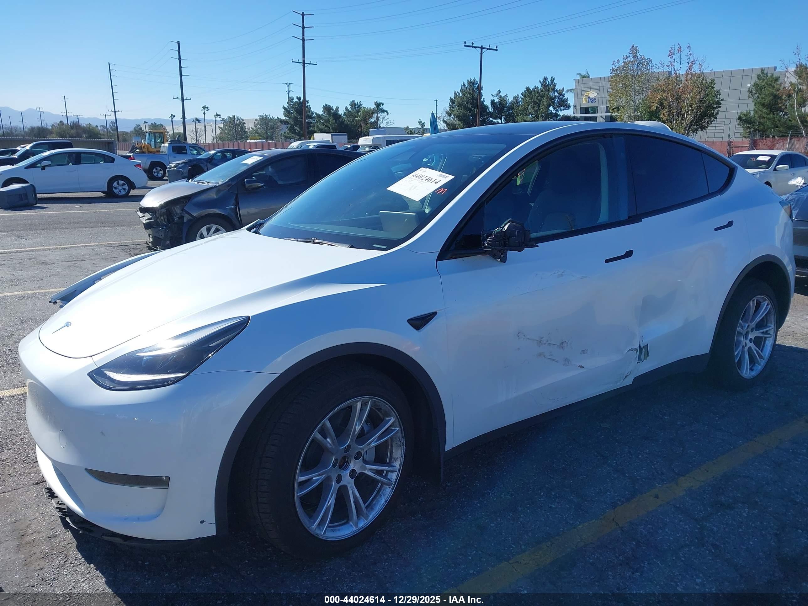 TESLA MODEL image 2