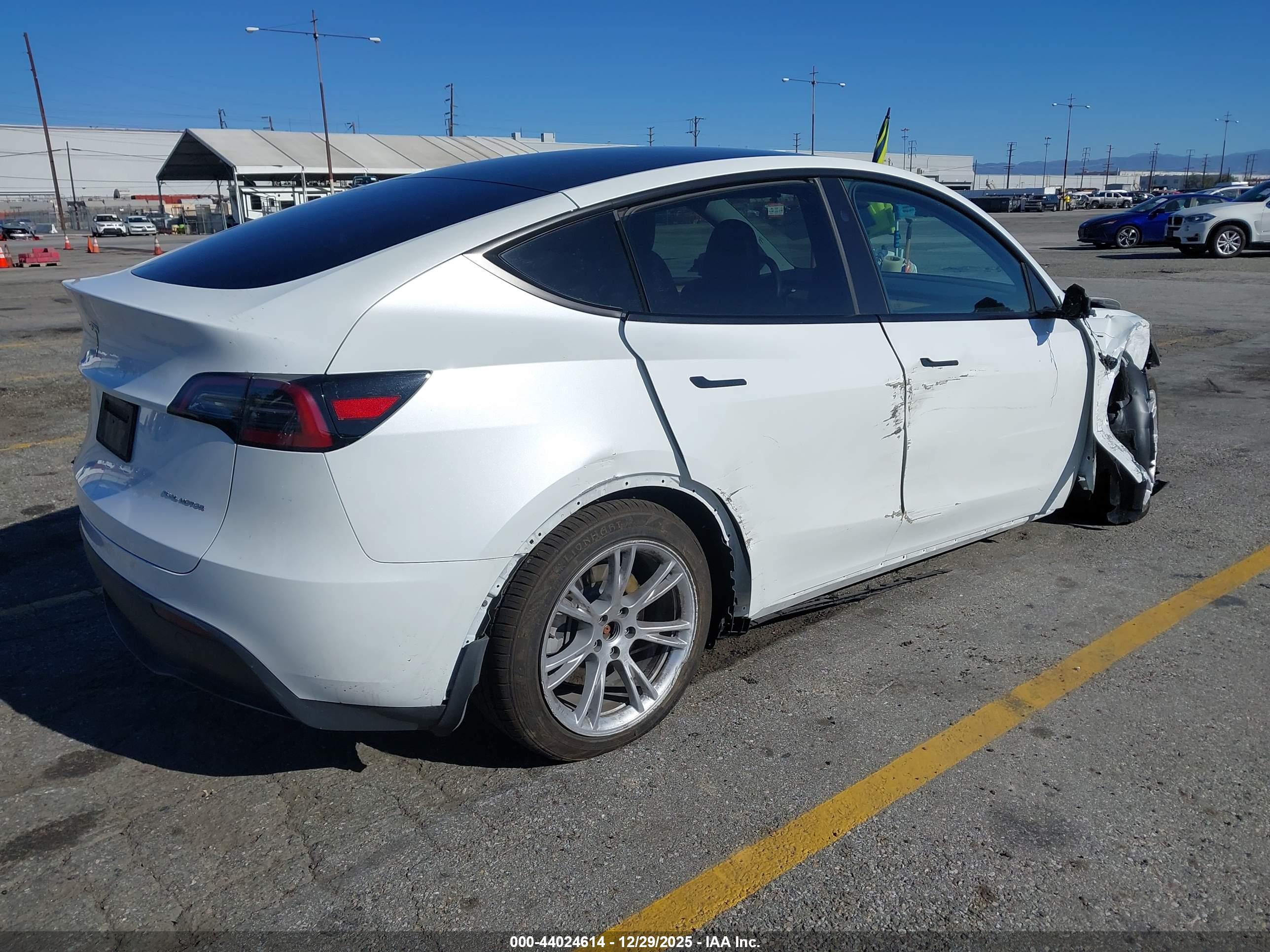 TESLA MODEL image 4