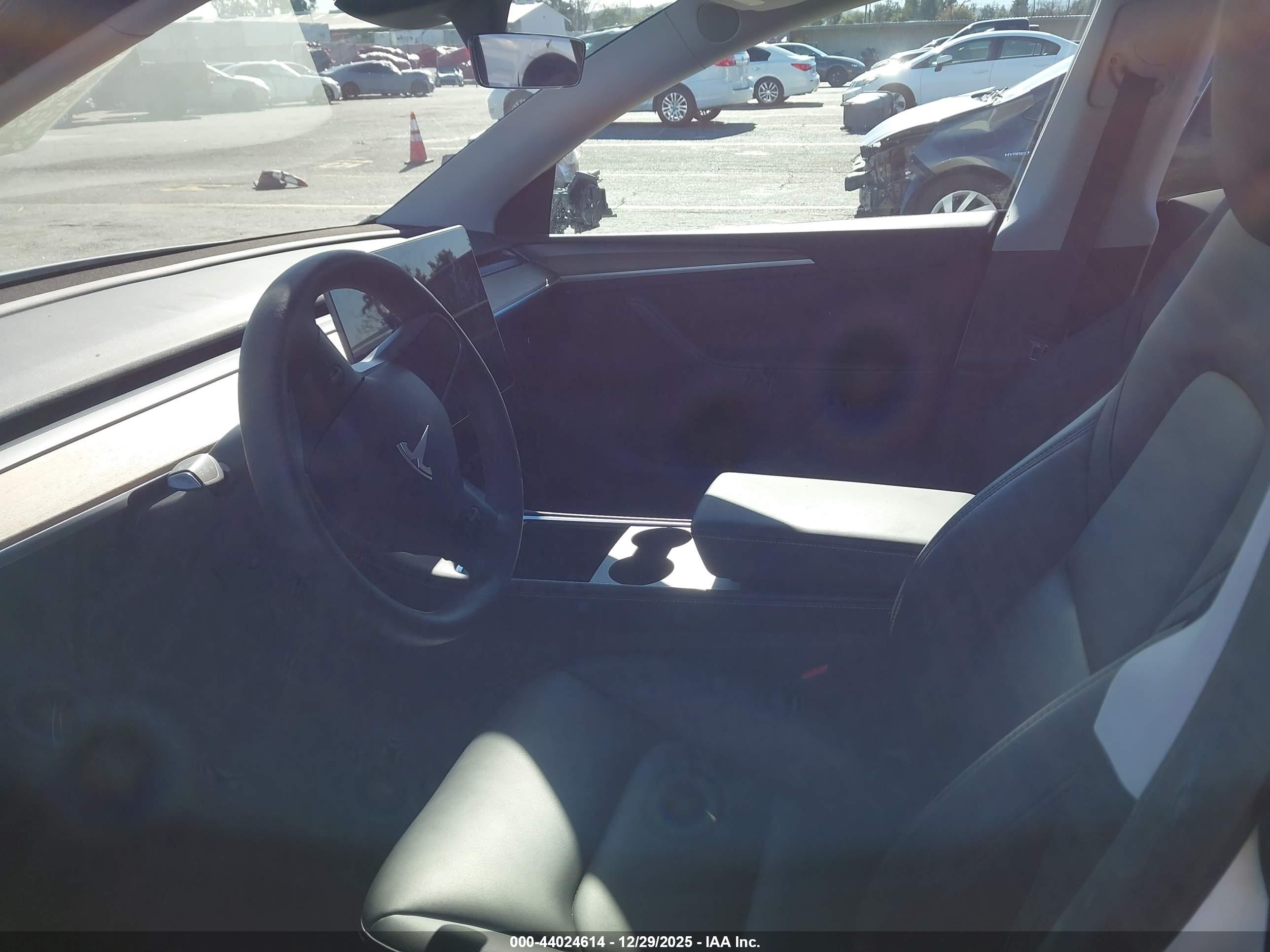 TESLA MODEL image 5