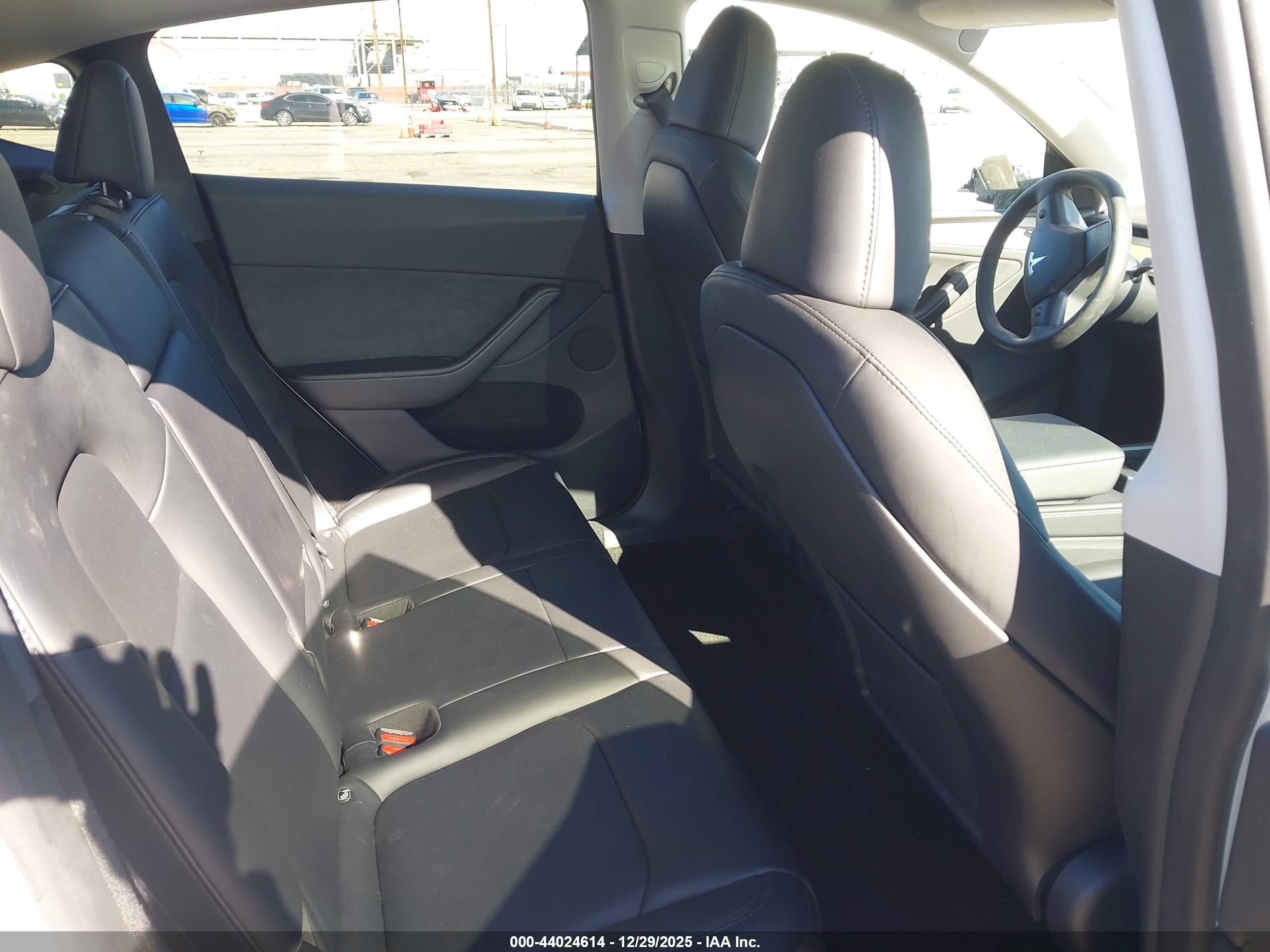 TESLA MODEL image 8