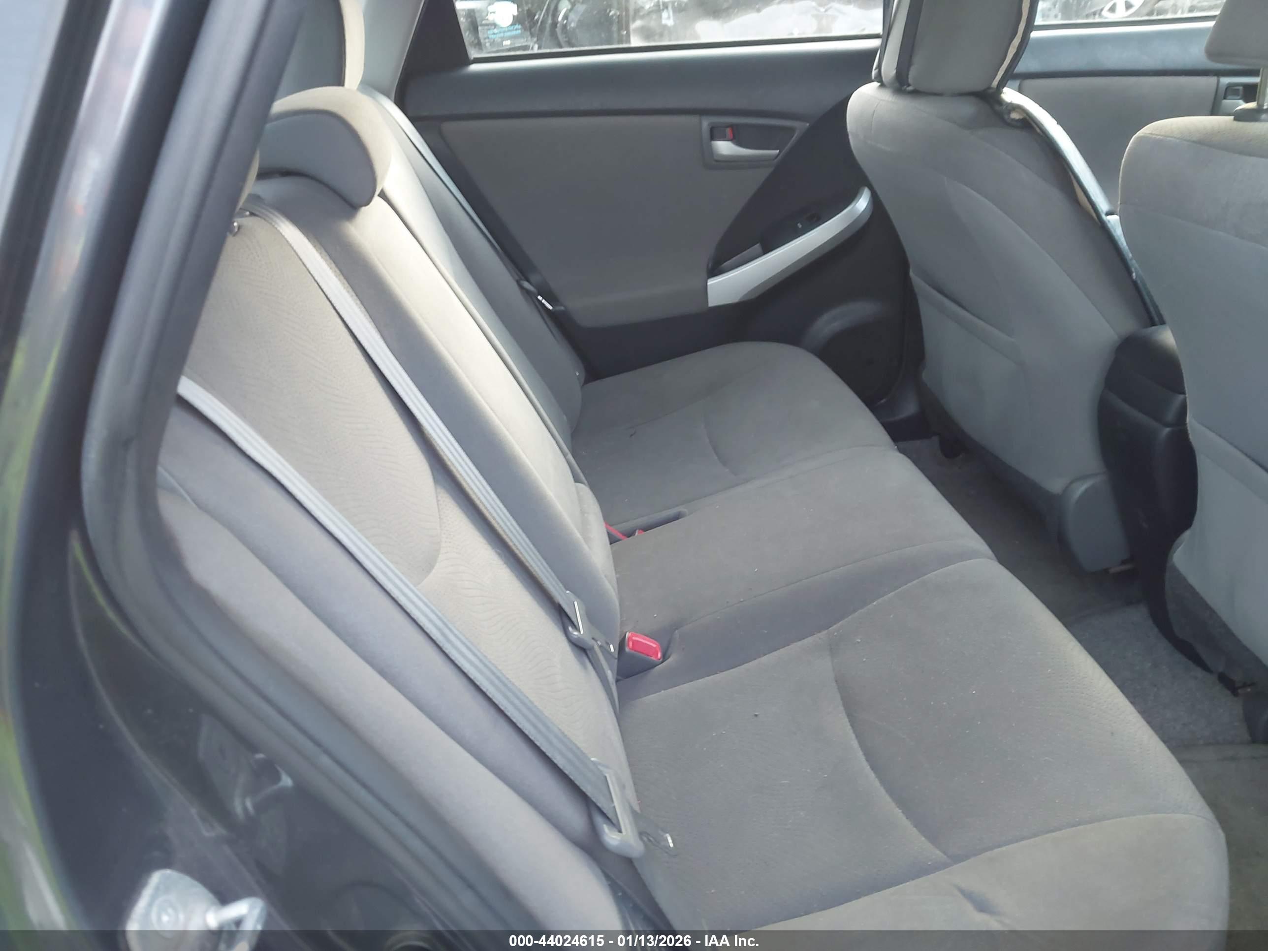 TOYOTA PRIUS image 8