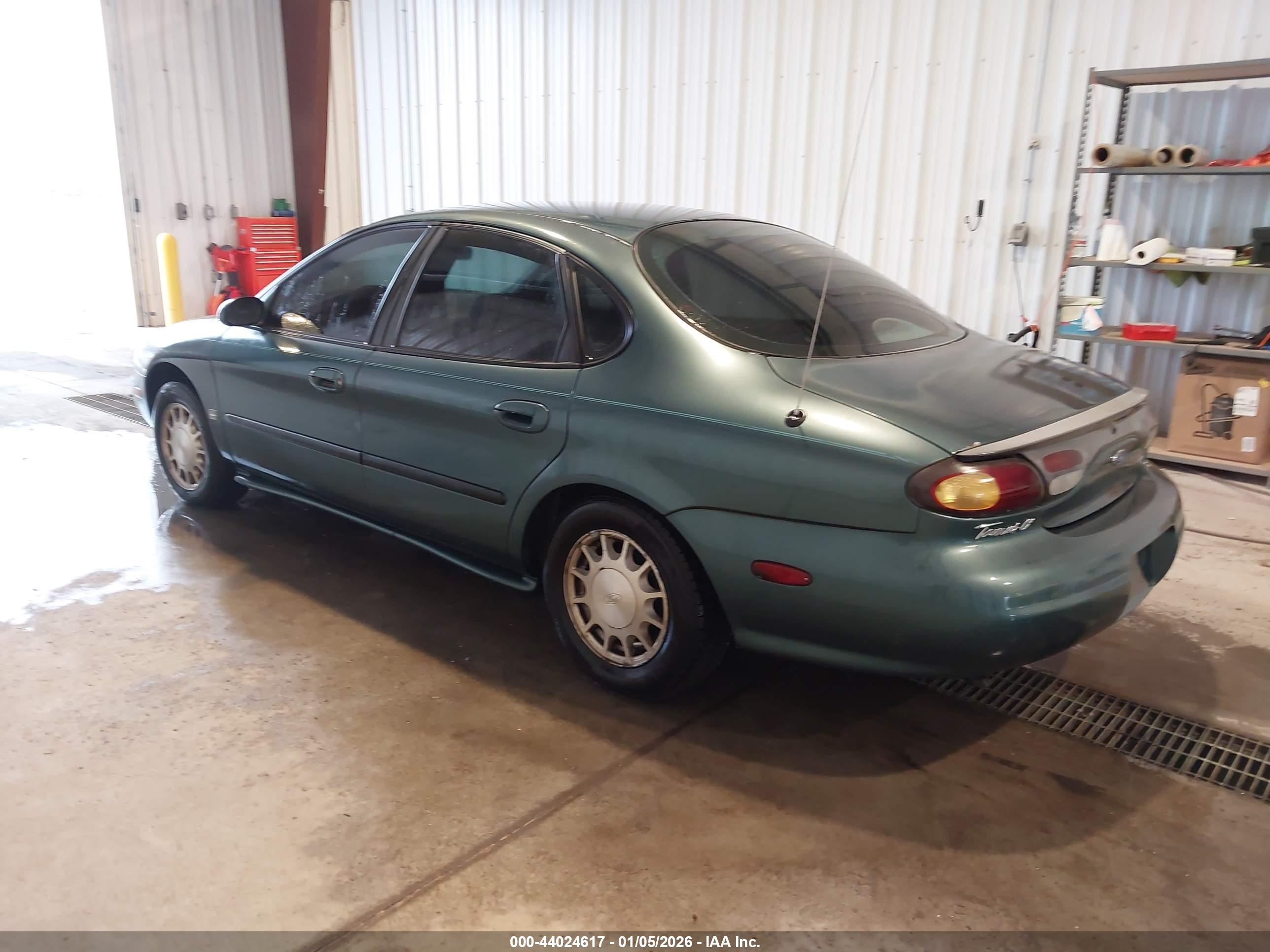 FORD TAURUS image 3