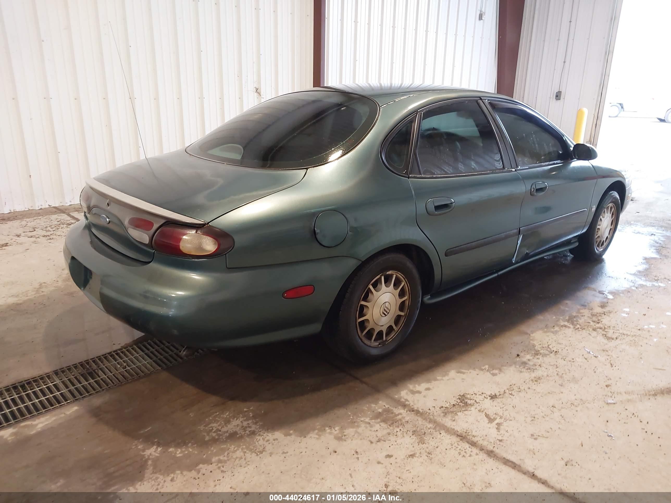 FORD TAURUS image 4