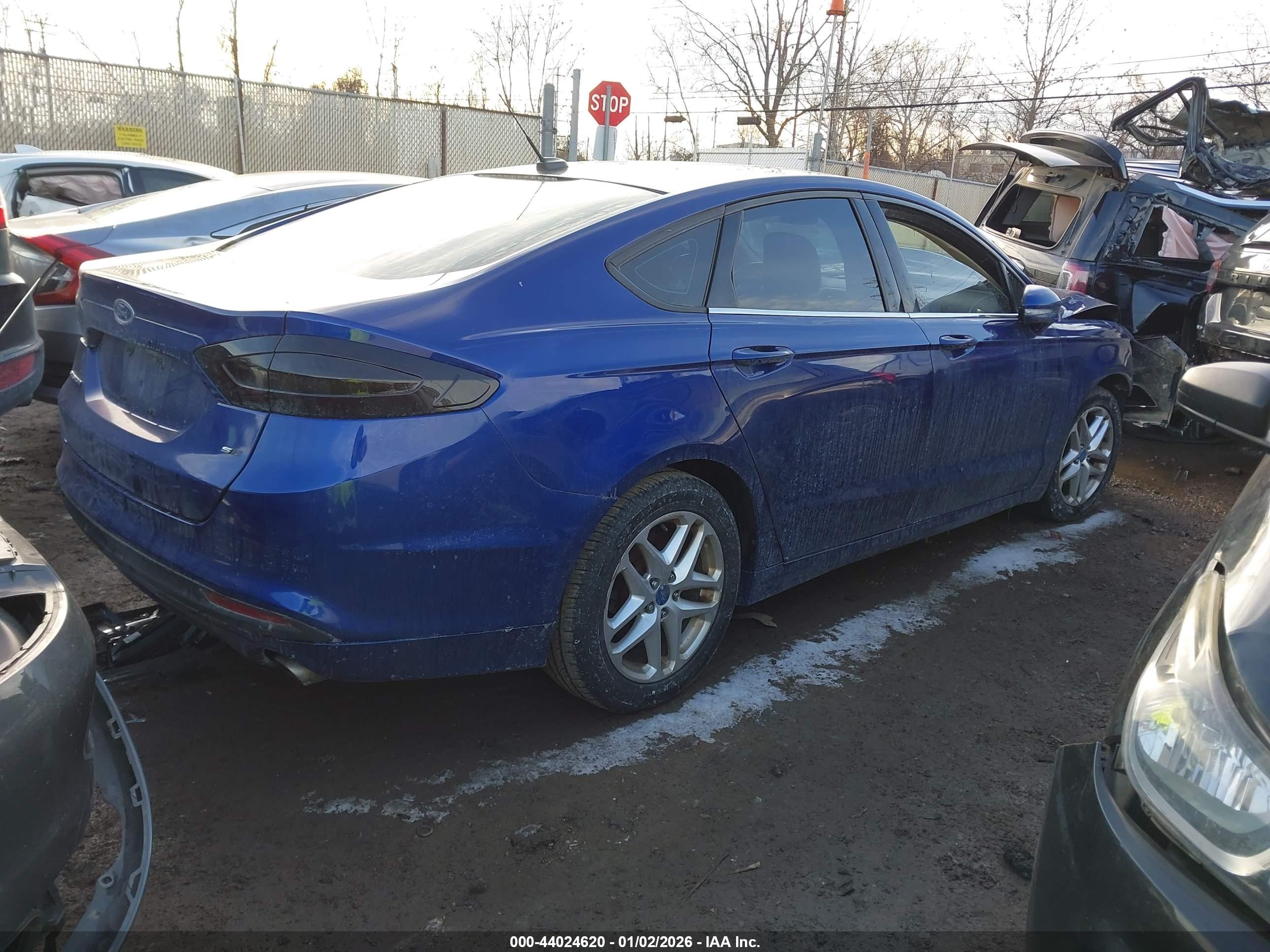 FORD FUSION image 4