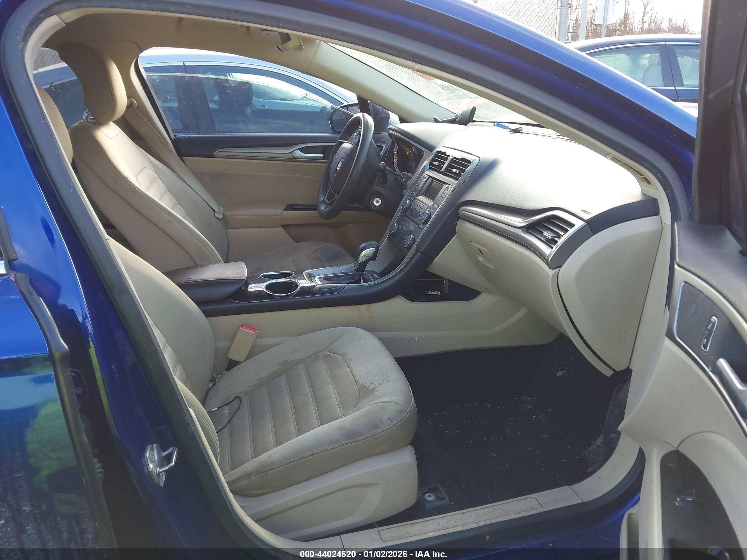 FORD FUSION image 5