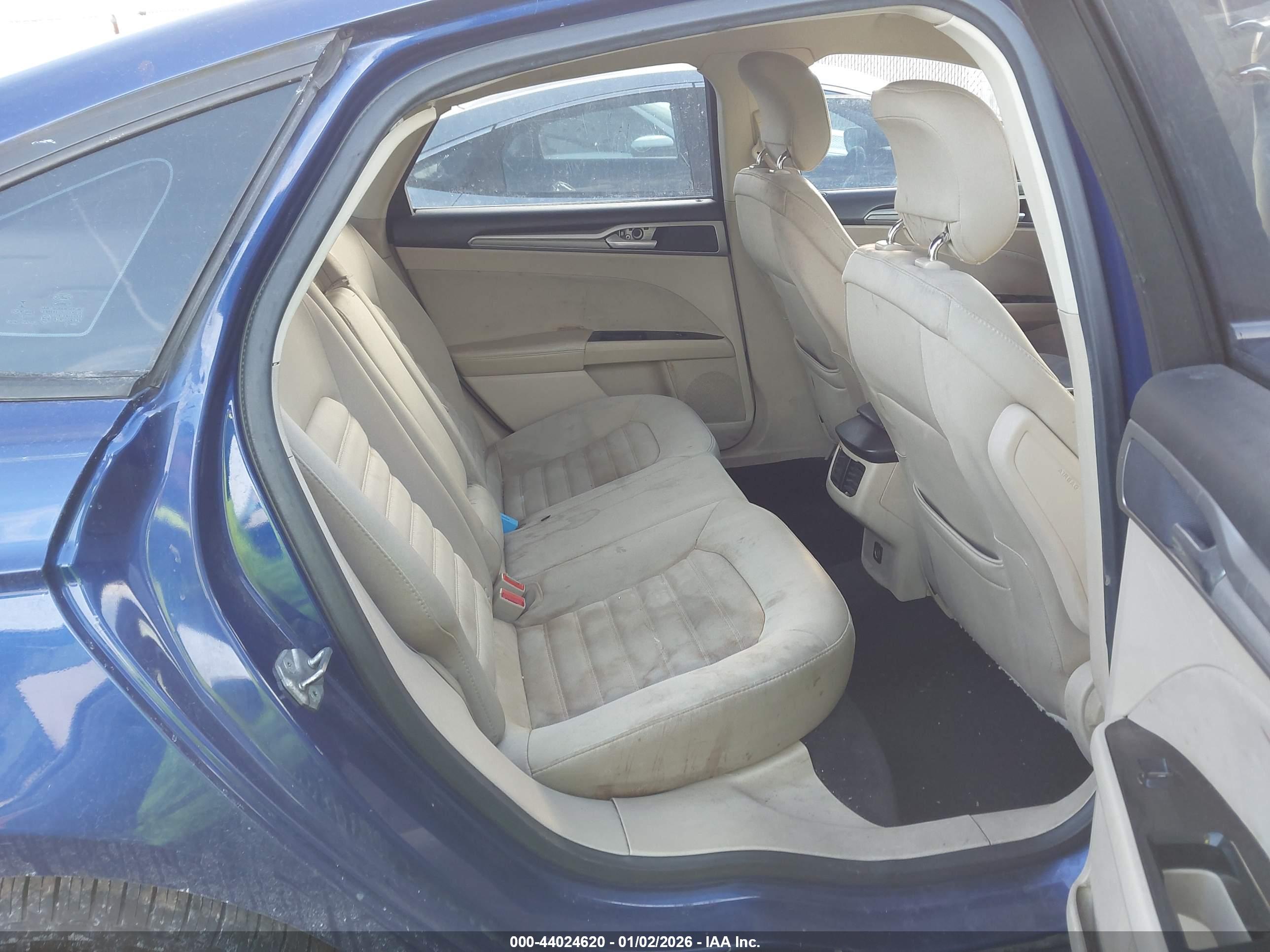 FORD FUSION image 8