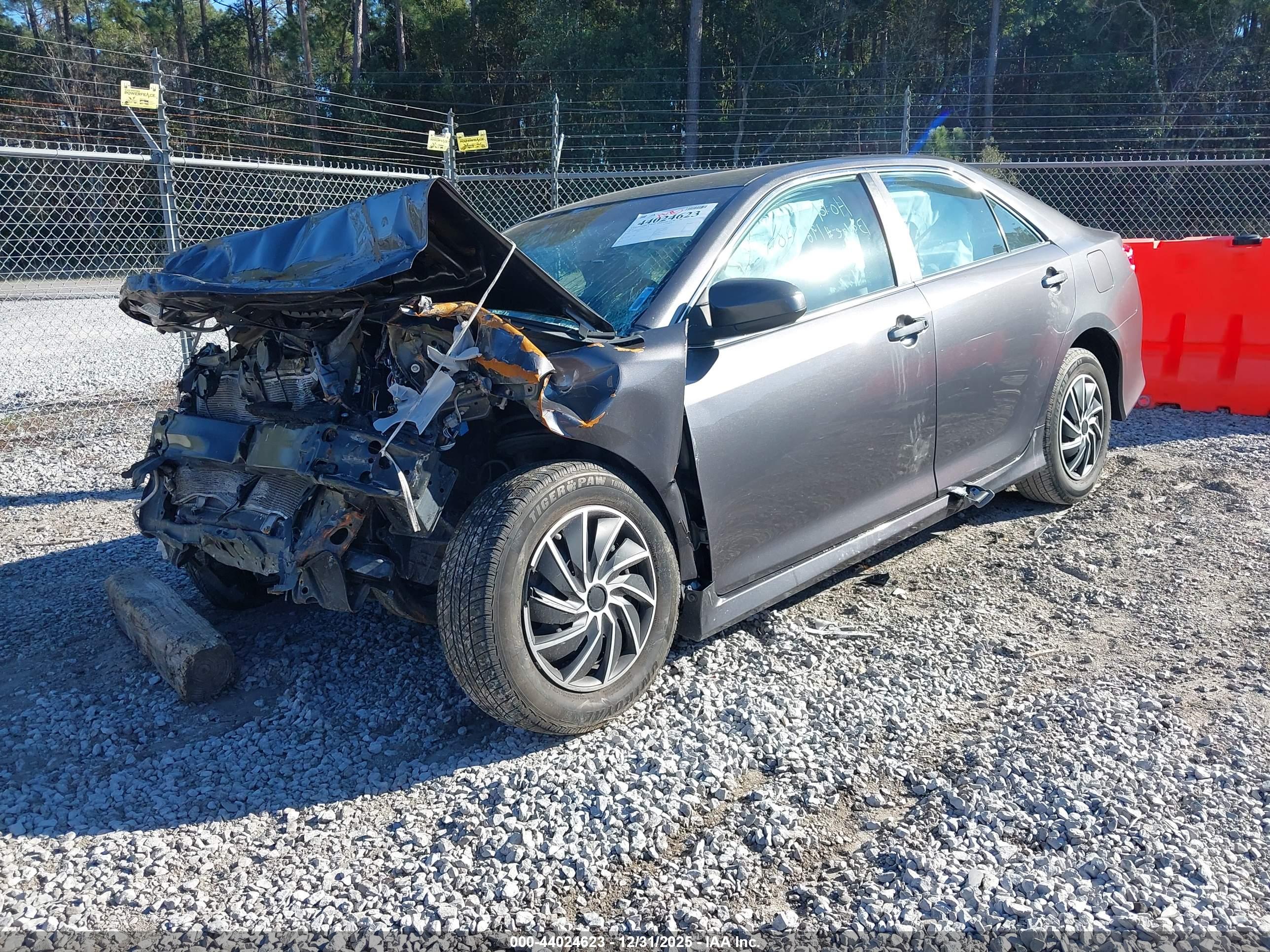 TOYOTA CAMRY image 2
