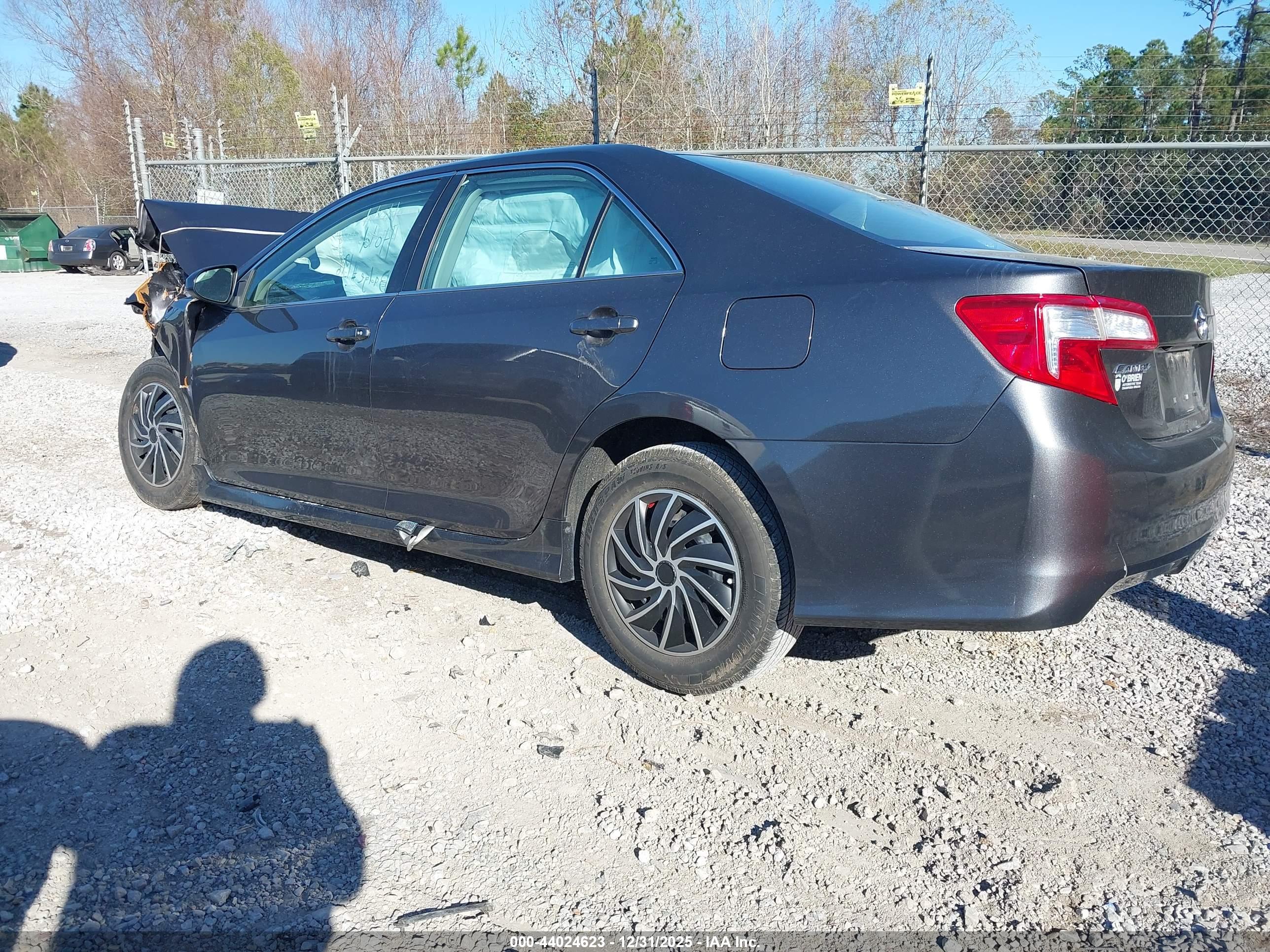 TOYOTA CAMRY image 3