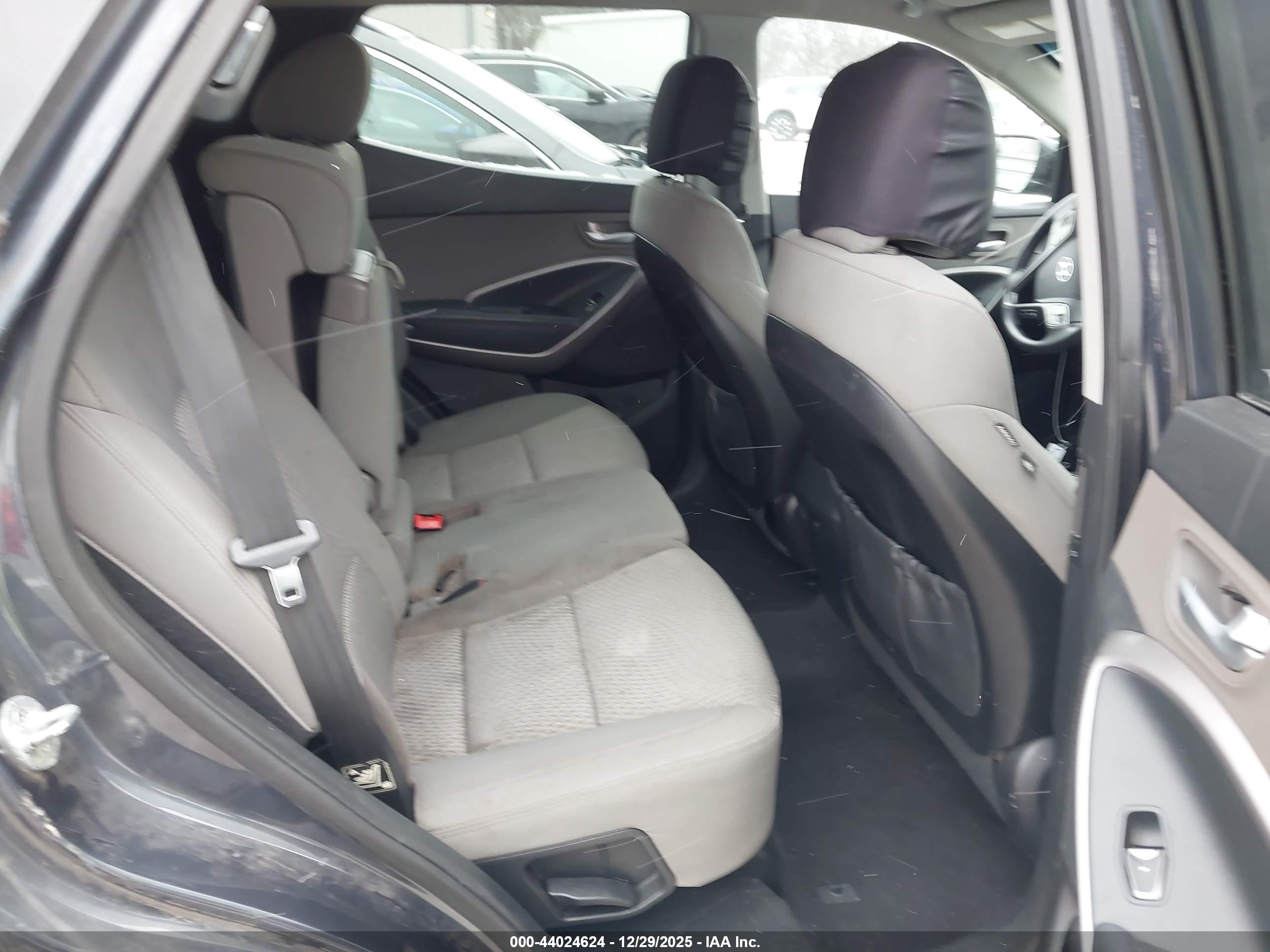 HYUNDAI SANTA image 8