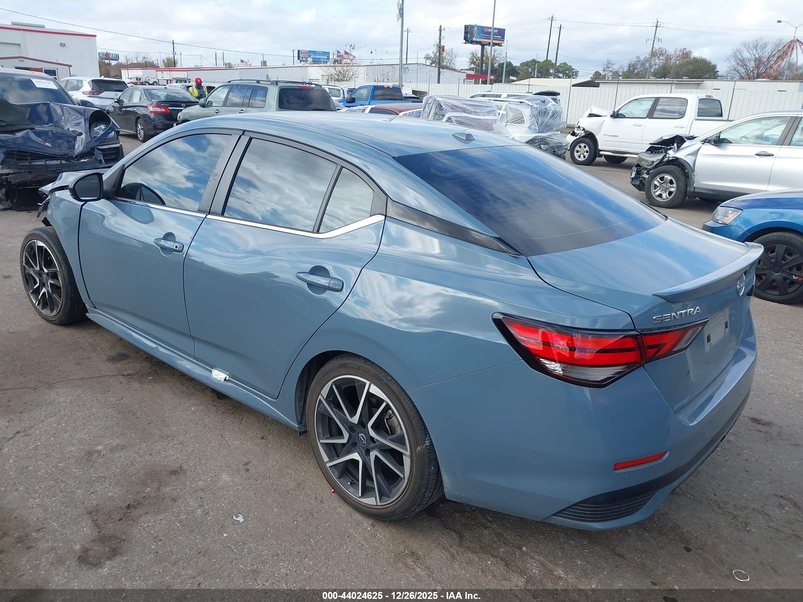 NISSAN SENTRA image 3