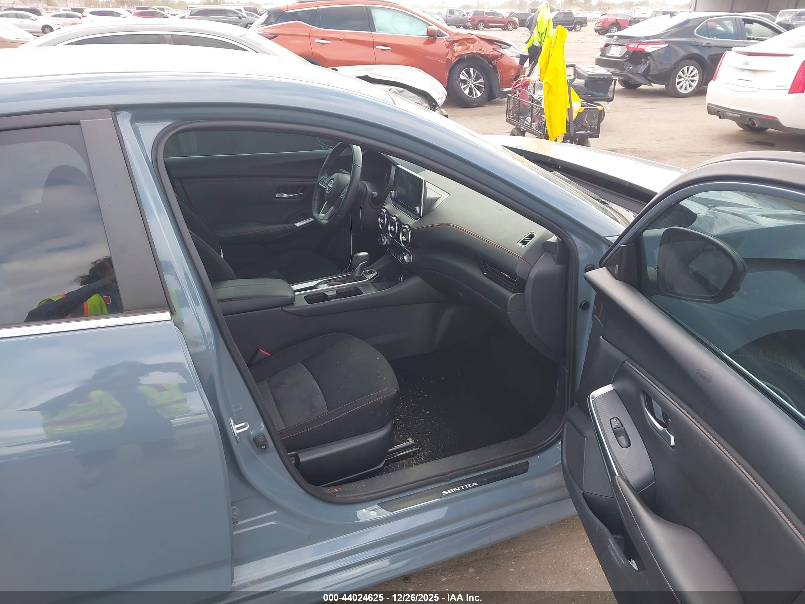 NISSAN SENTRA image 5