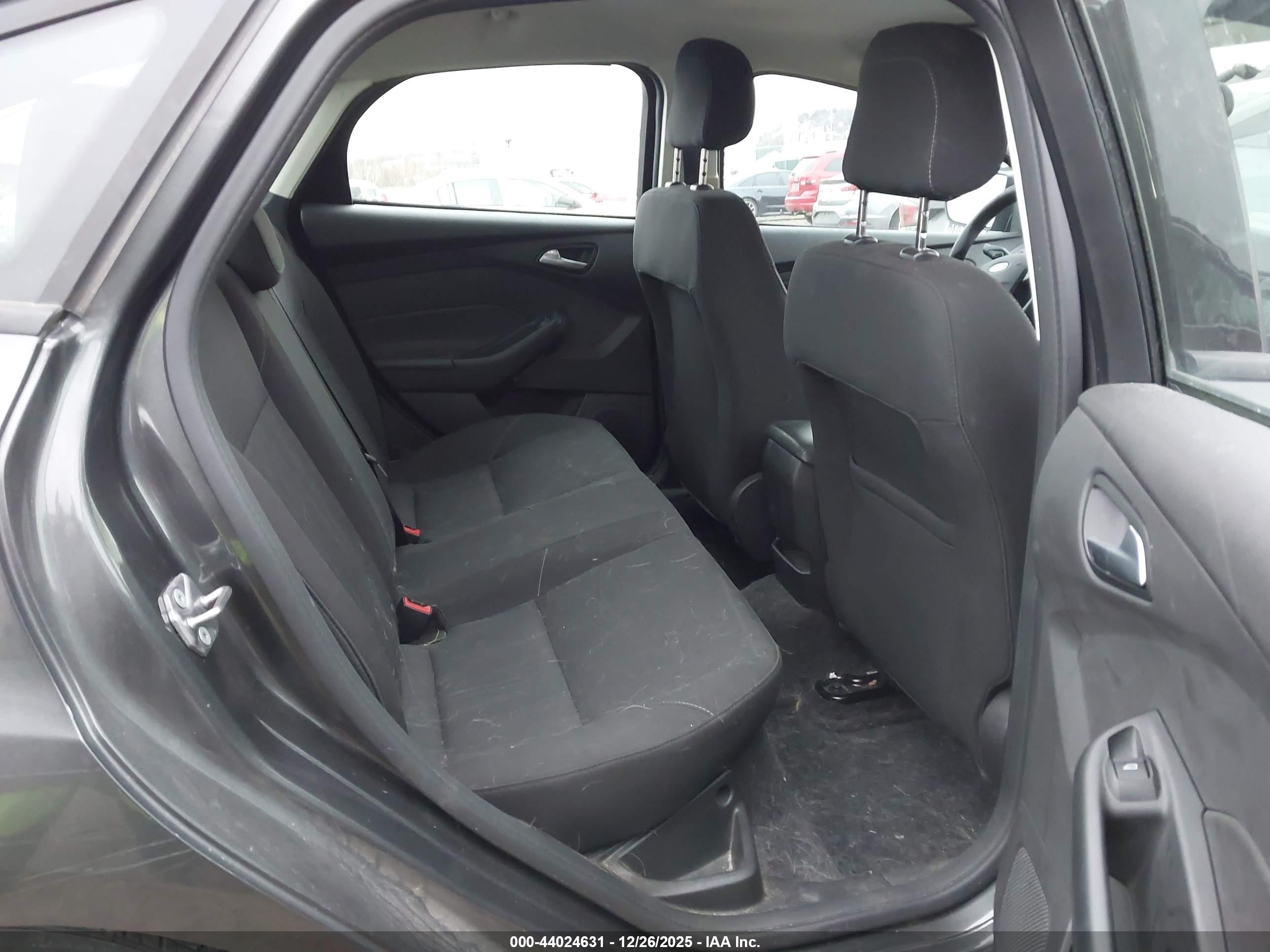 FORD FOCUS image 8