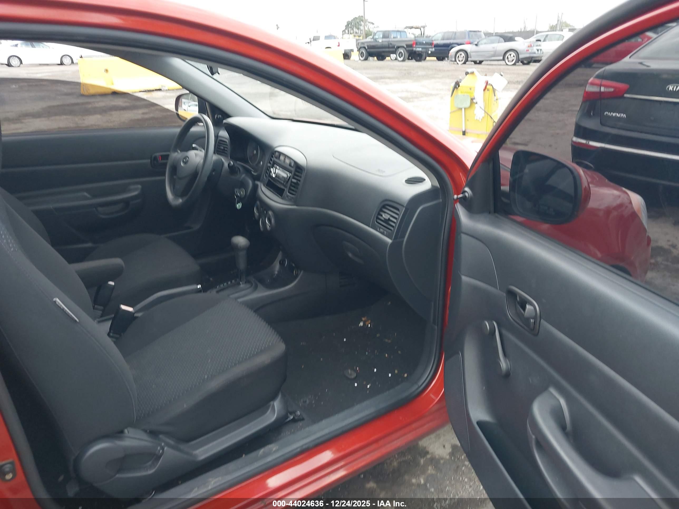 HYUNDAI ACCENT image 5
