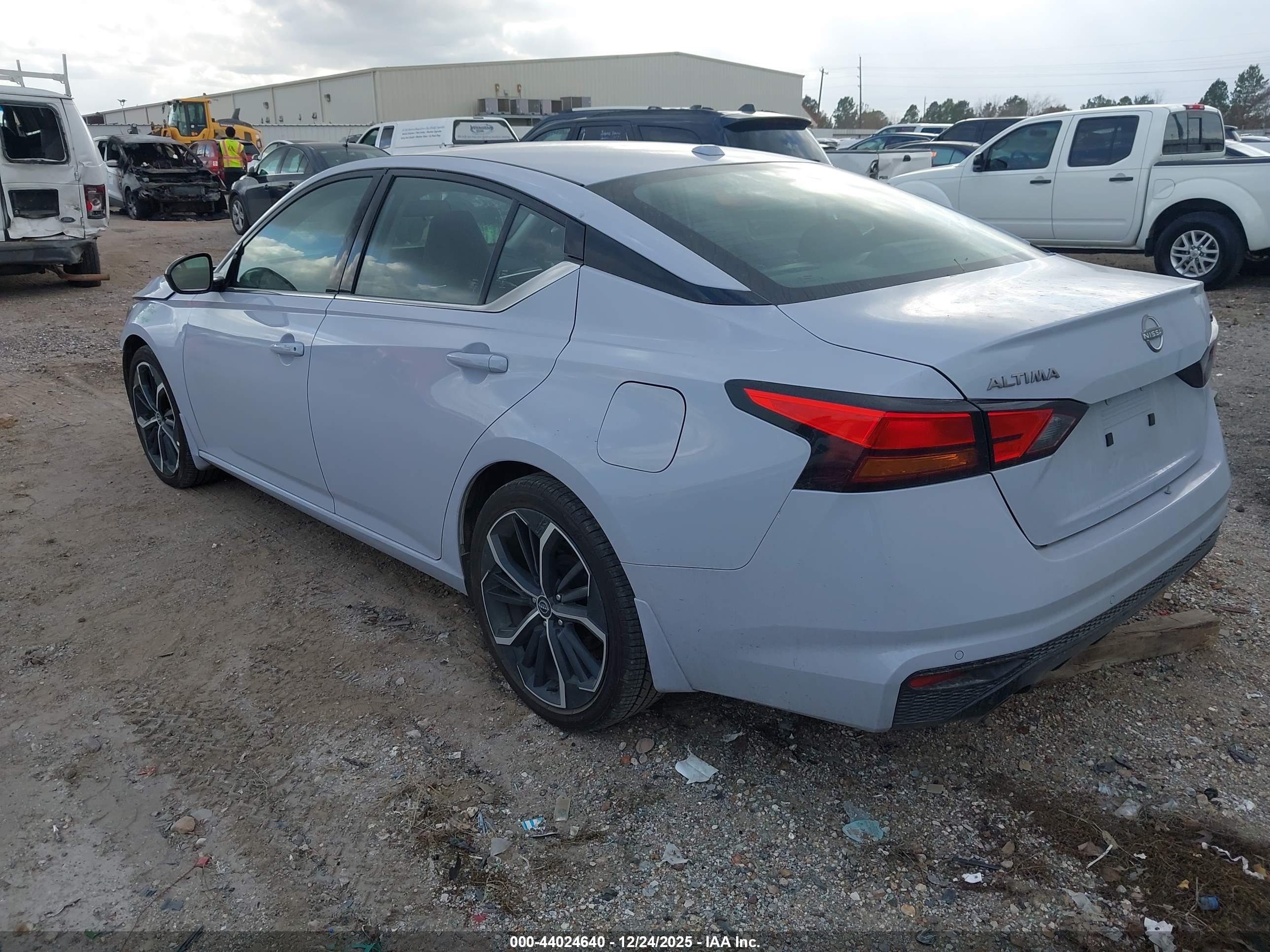 NISSAN ALTIMA image 3
