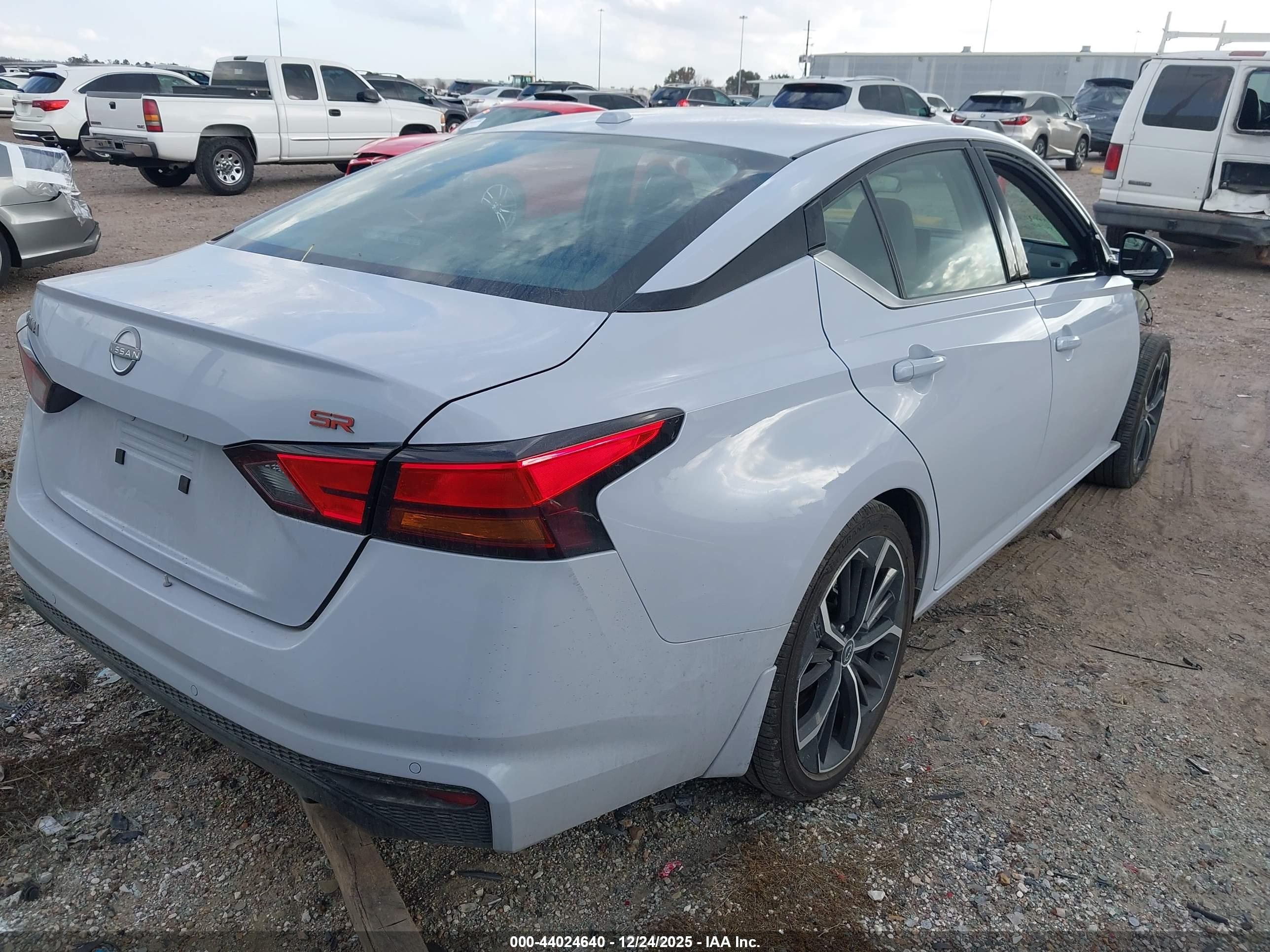 NISSAN ALTIMA image 4