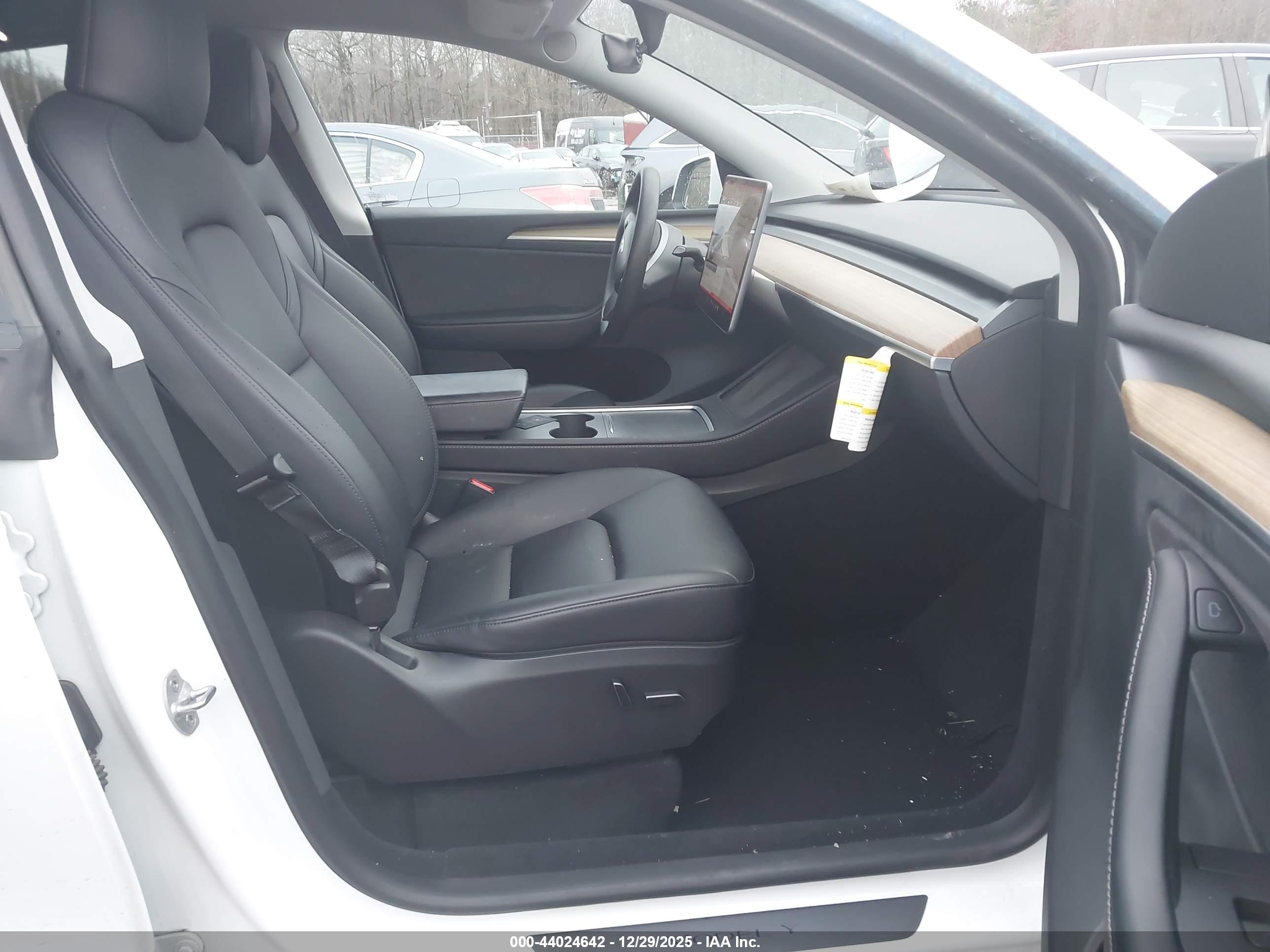 TESLA MODEL image 5
