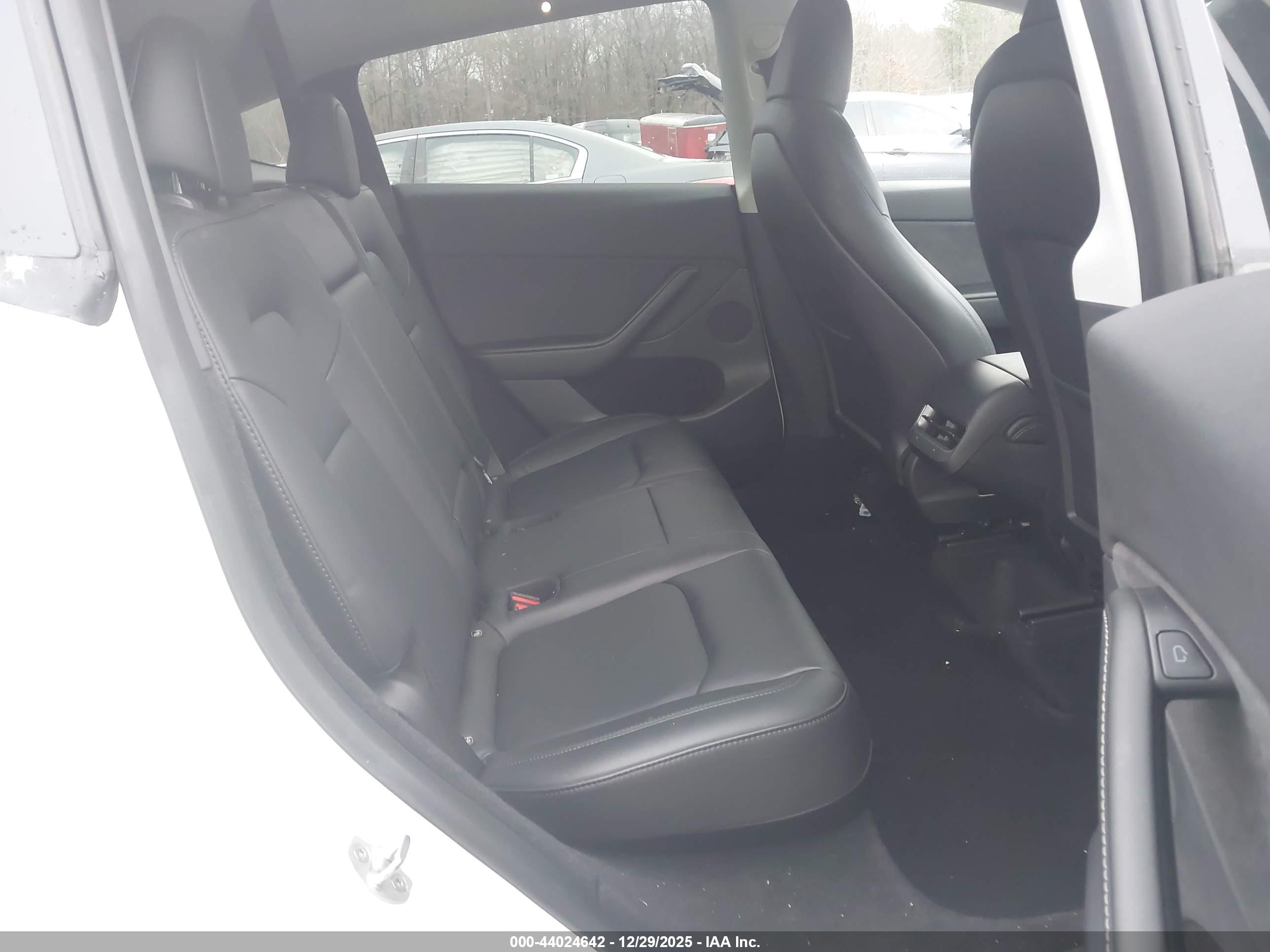 TESLA MODEL image 8