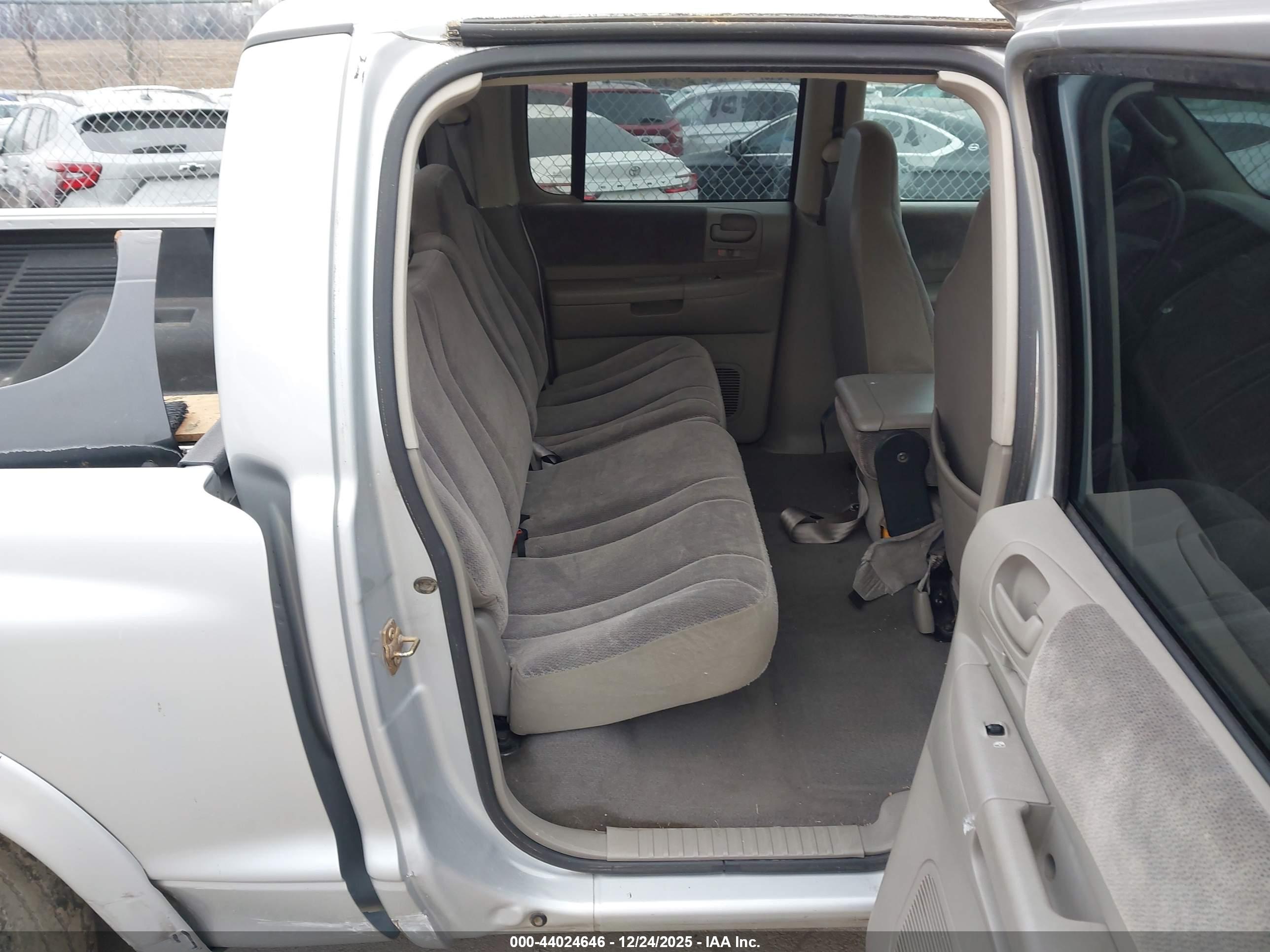 DODGE DAKOTA image 8