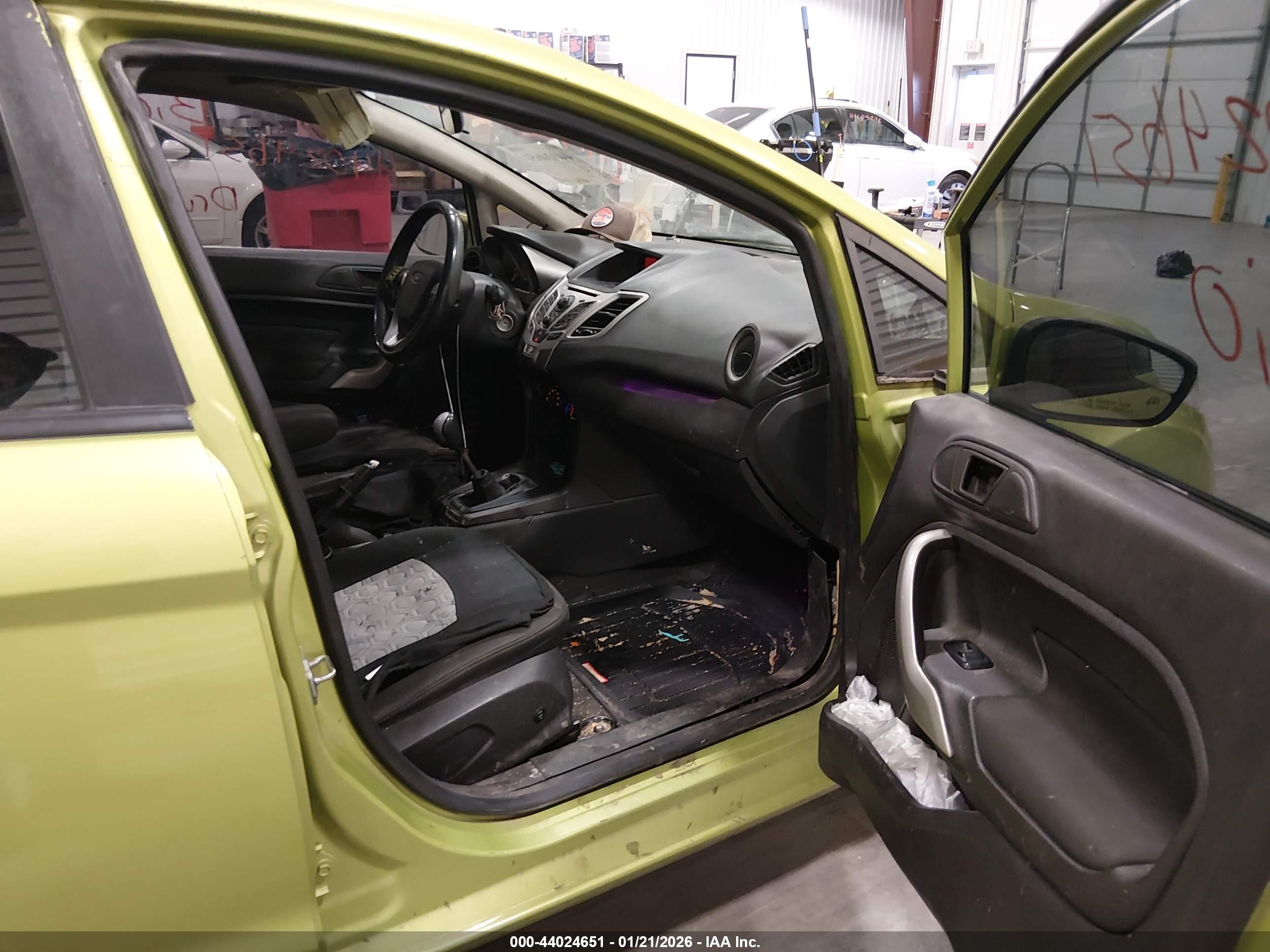 FORD FIESTA image 5