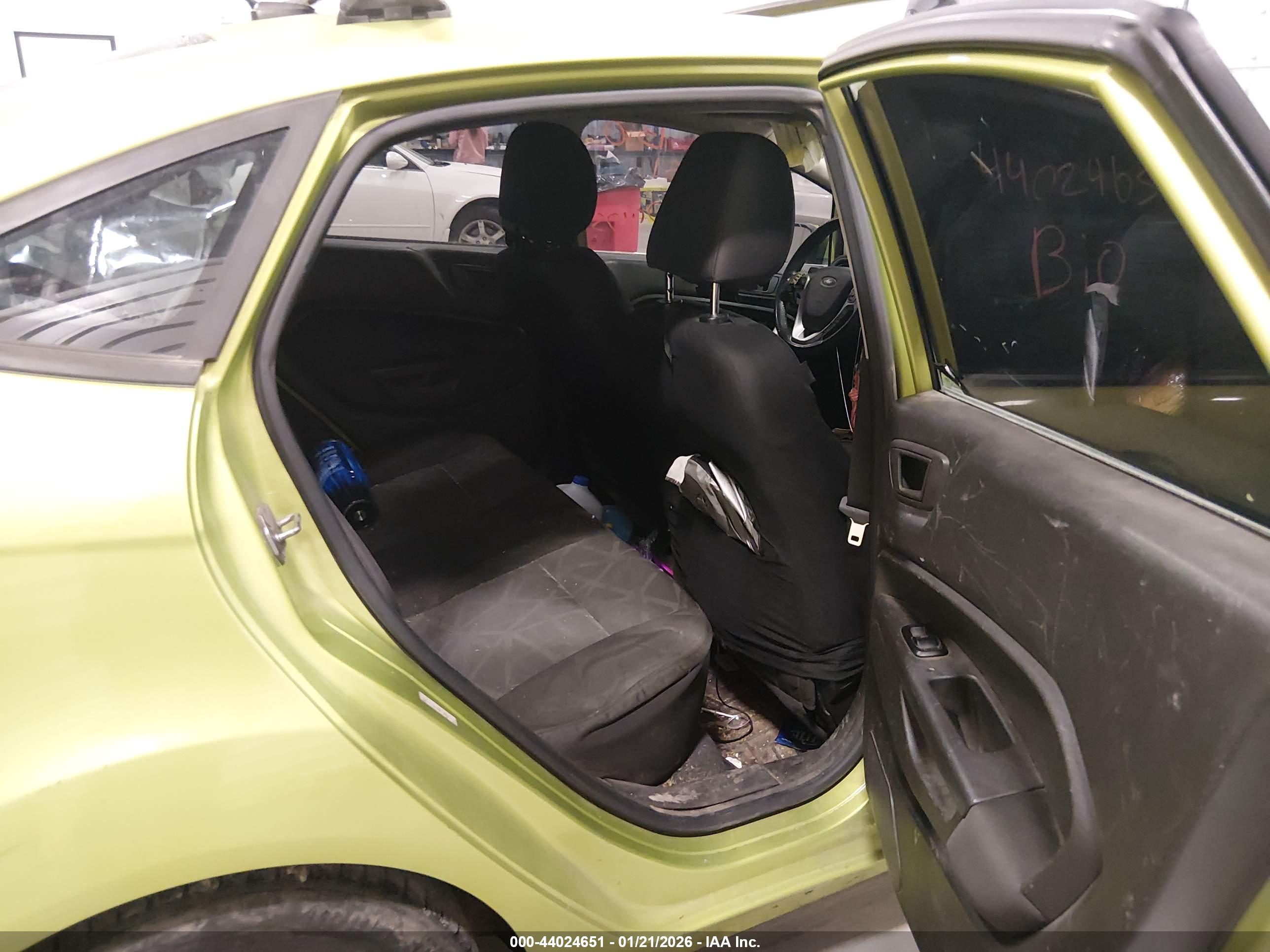 FORD FIESTA image 8