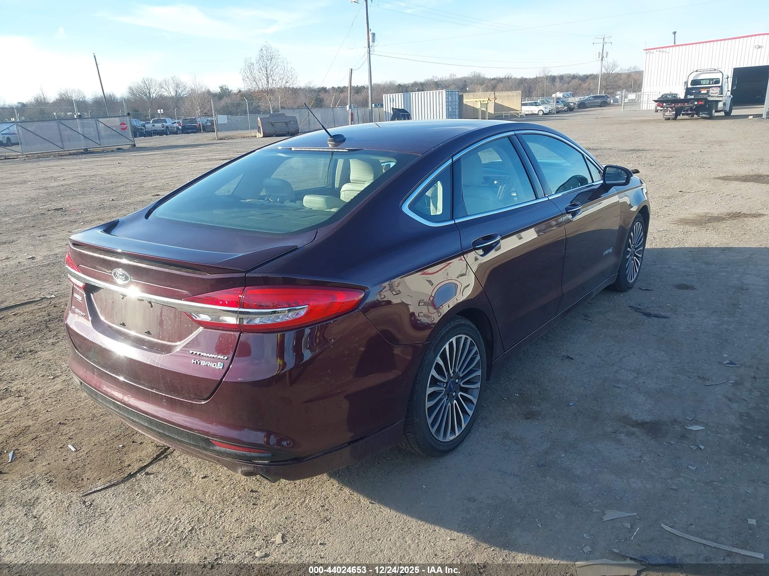 FORD FUSION image 4
