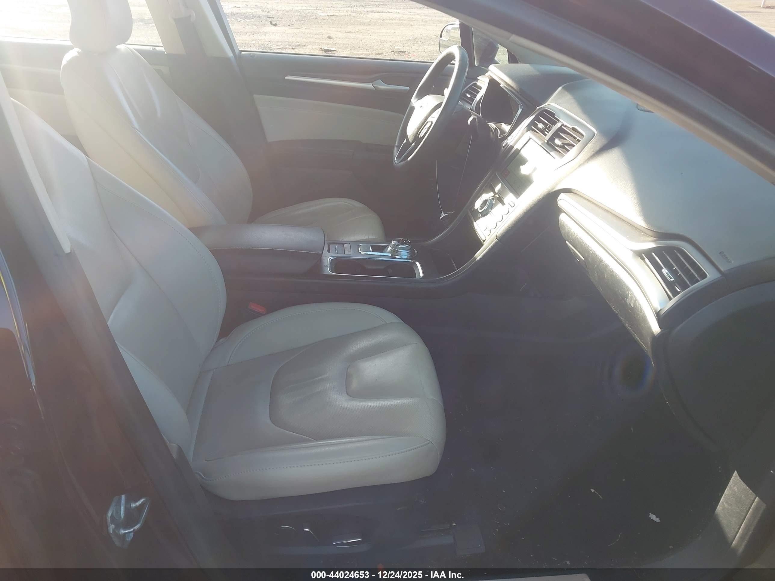 FORD FUSION image 5