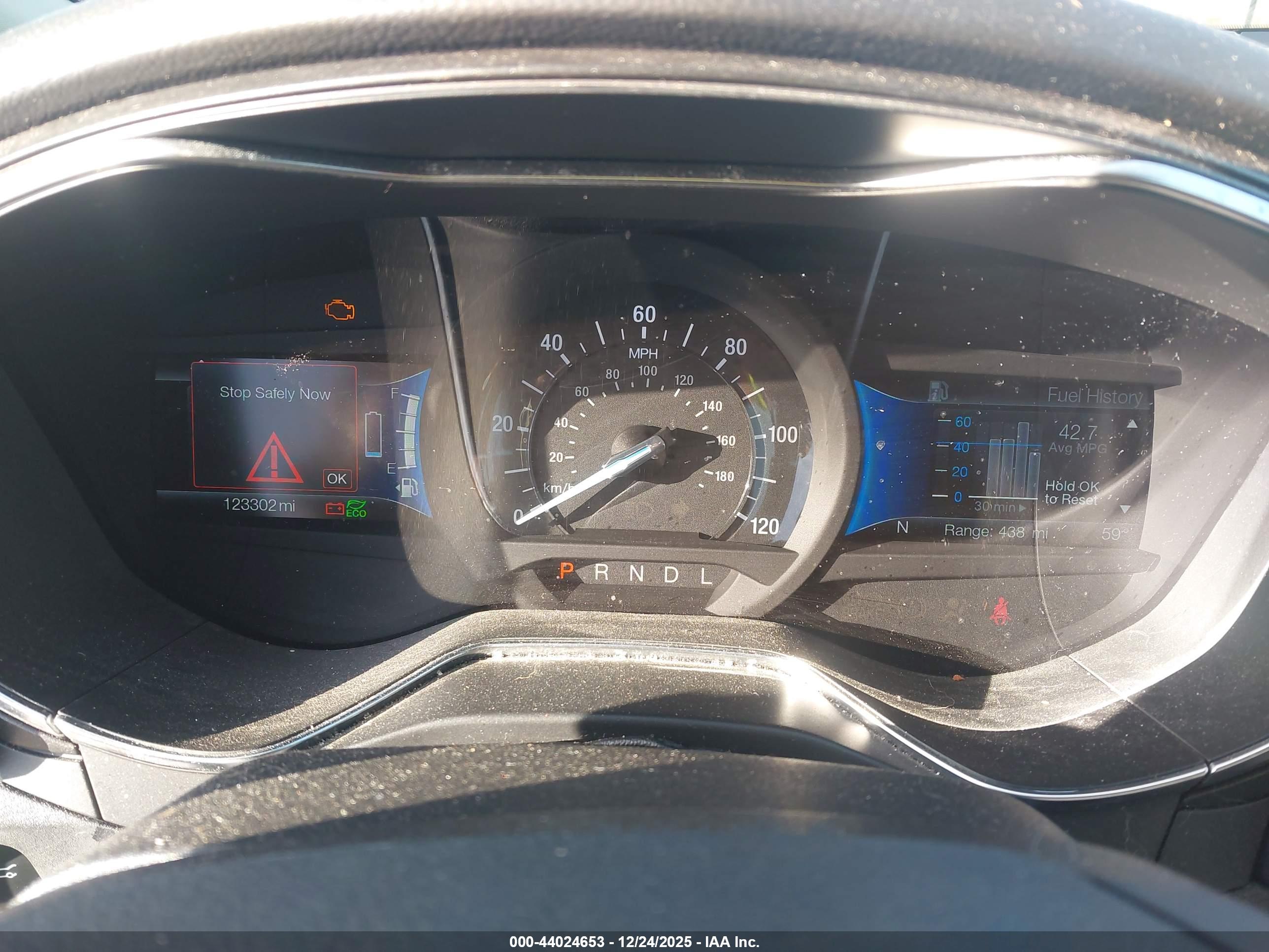 FORD FUSION image 7
